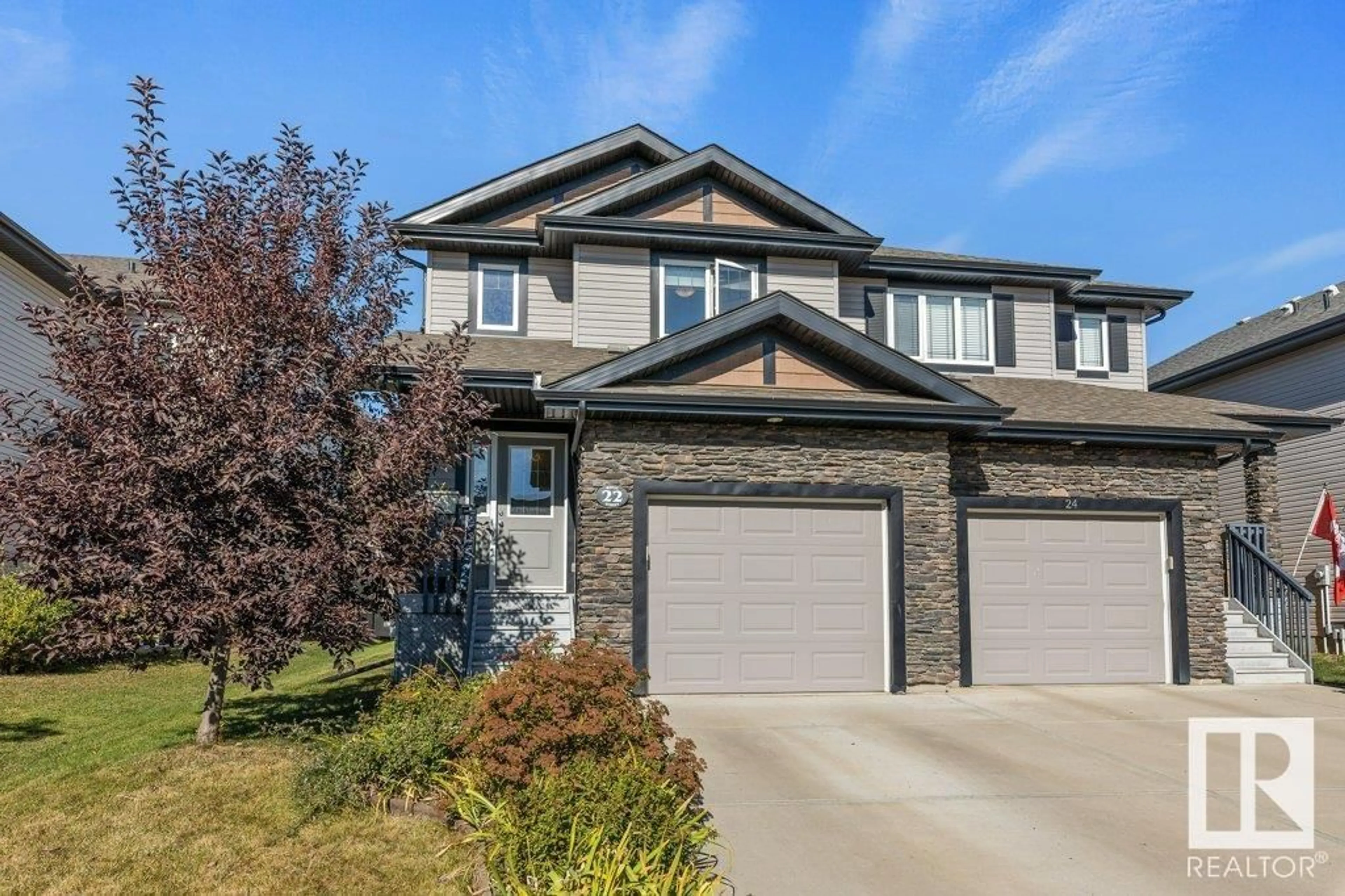 Home with vinyl exterior material, street for 22 ROYAL ST, St. Albert Alberta T8N7N9
