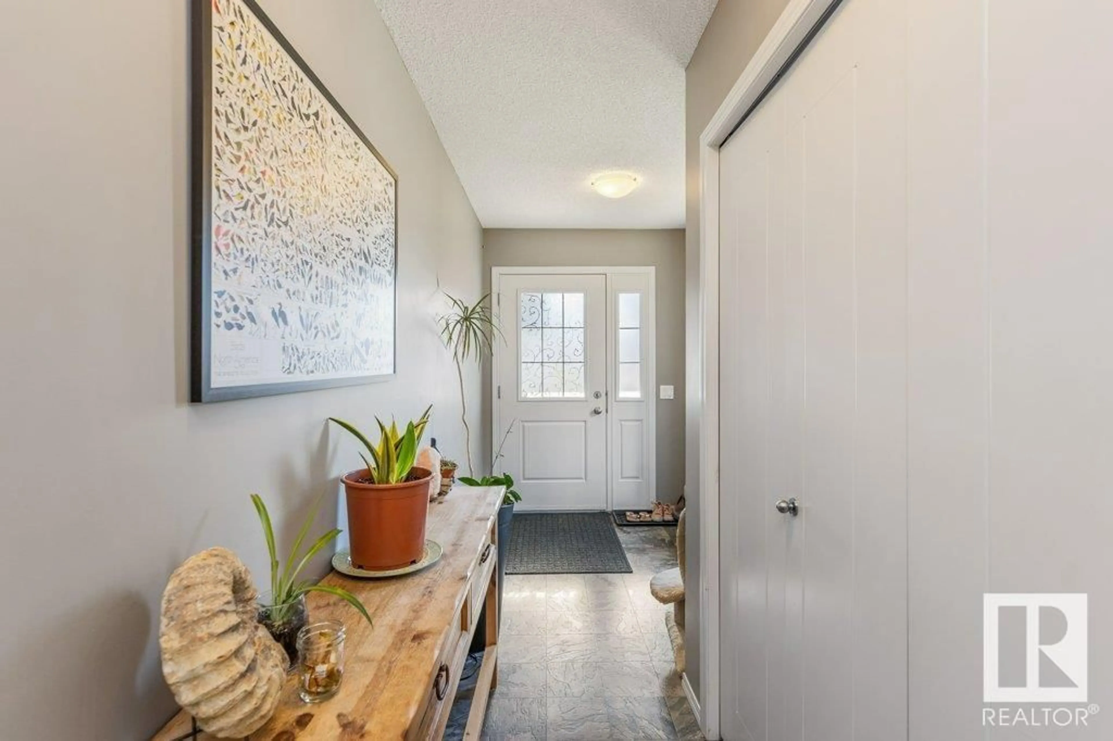 Indoor entryway for 22 ROYAL ST, St. Albert Alberta T8N7N9