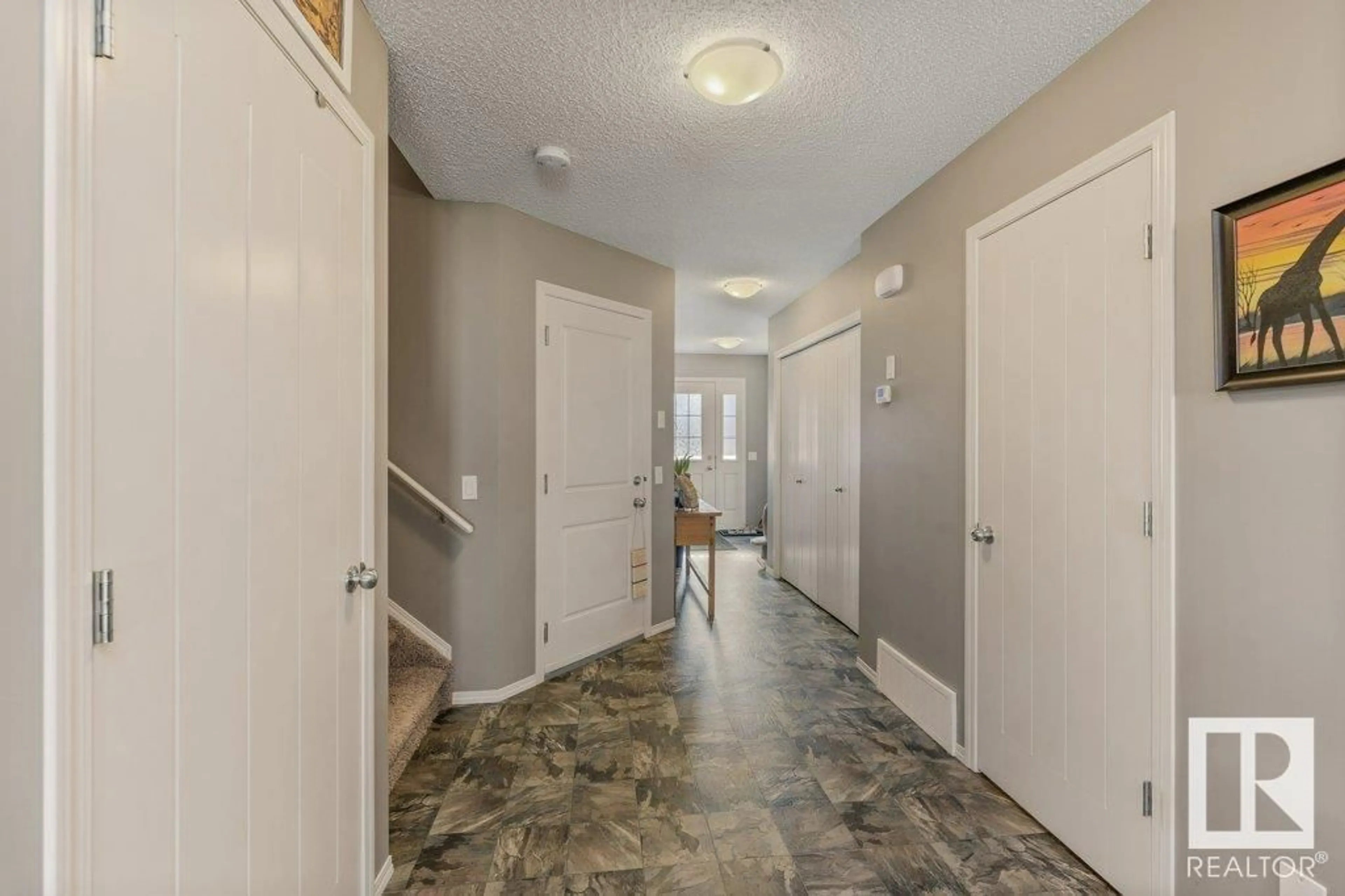 Indoor entryway for 22 ROYAL ST, St. Albert Alberta T8N7N9