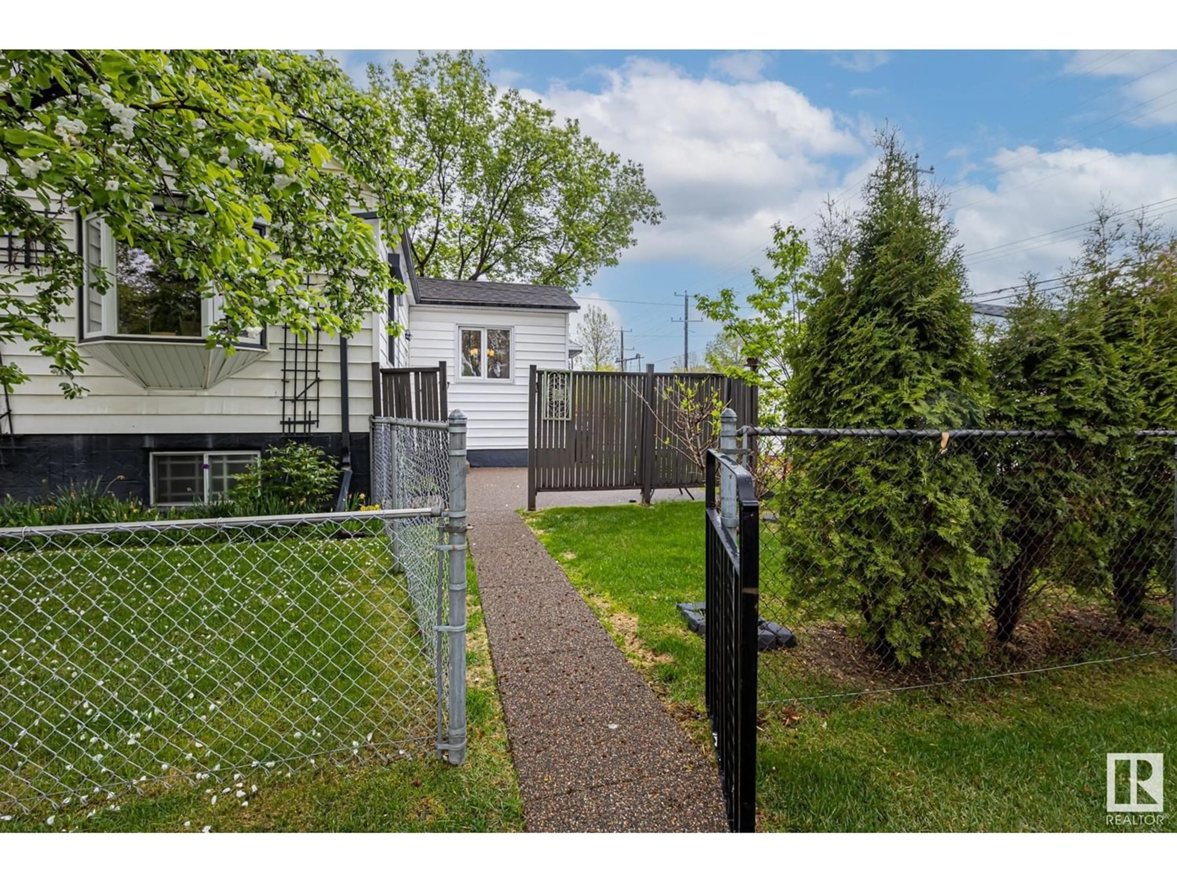 Unknown for 11003 135 ST, Edmonton Alberta T5M1K4