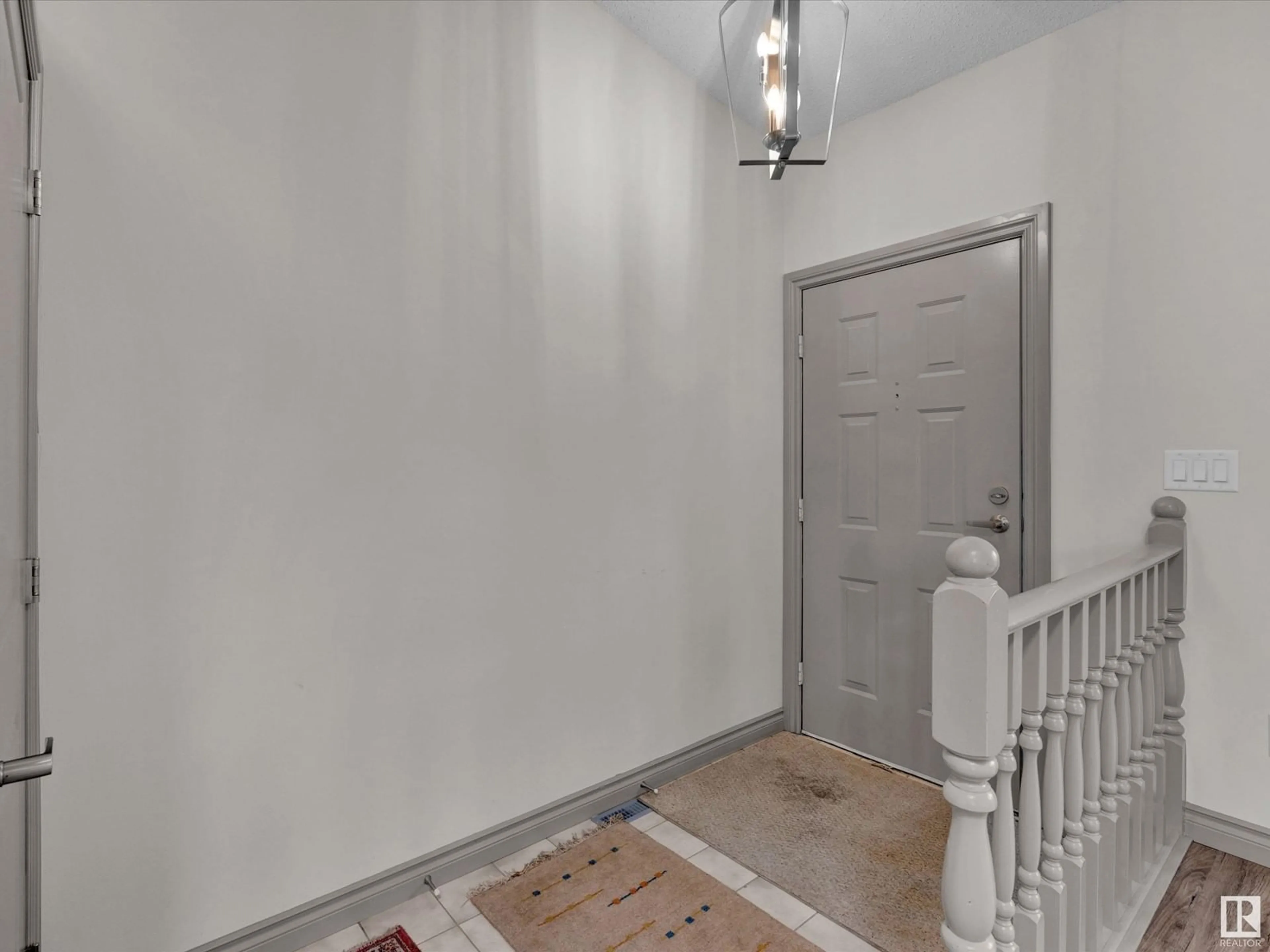 Indoor entryway for 11 COACHMAN WY, Sherwood Park Alberta T8H1C5