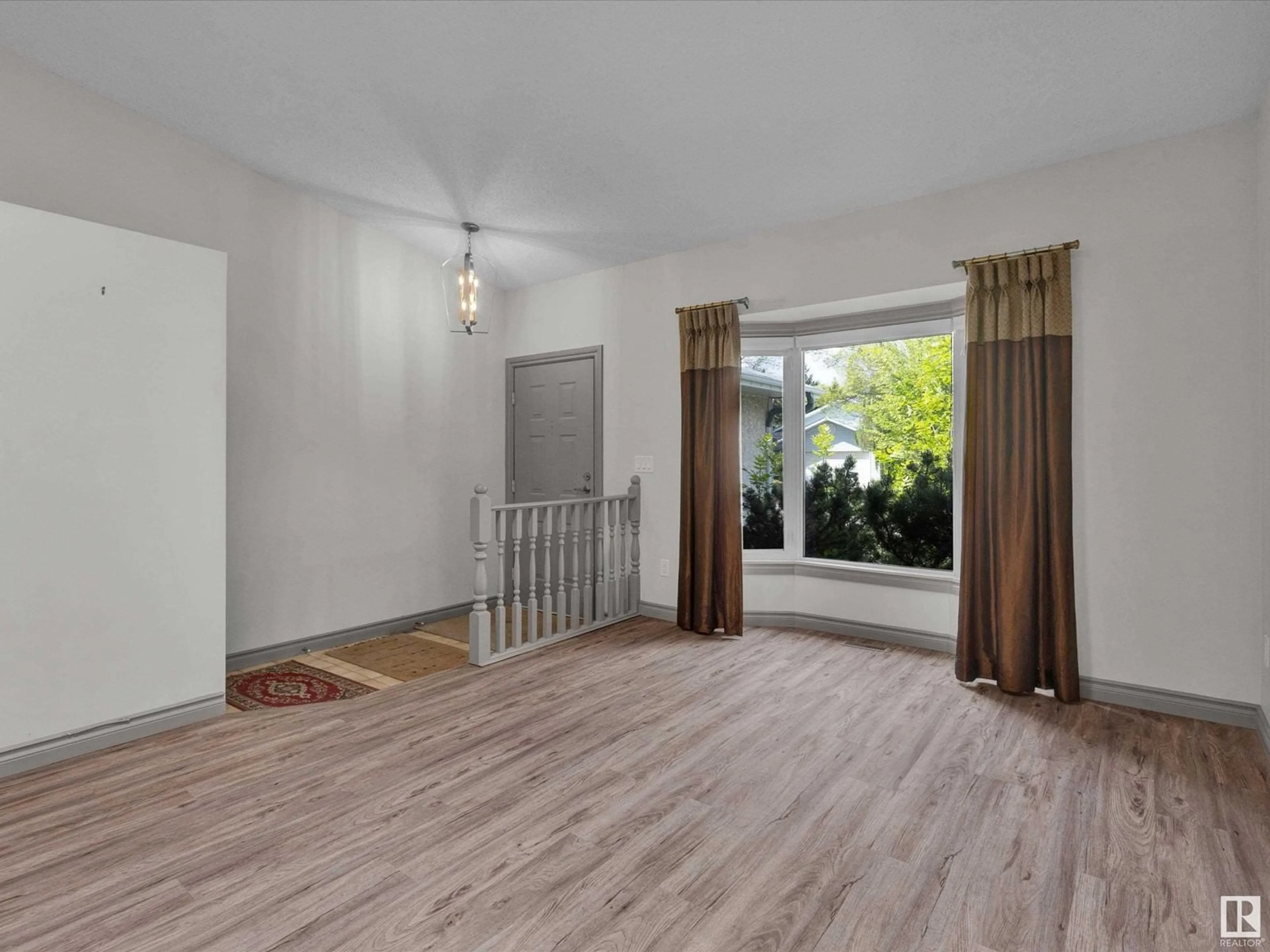 A pic of a room for 11 COACHMAN WY, Sherwood Park Alberta T8H1C5