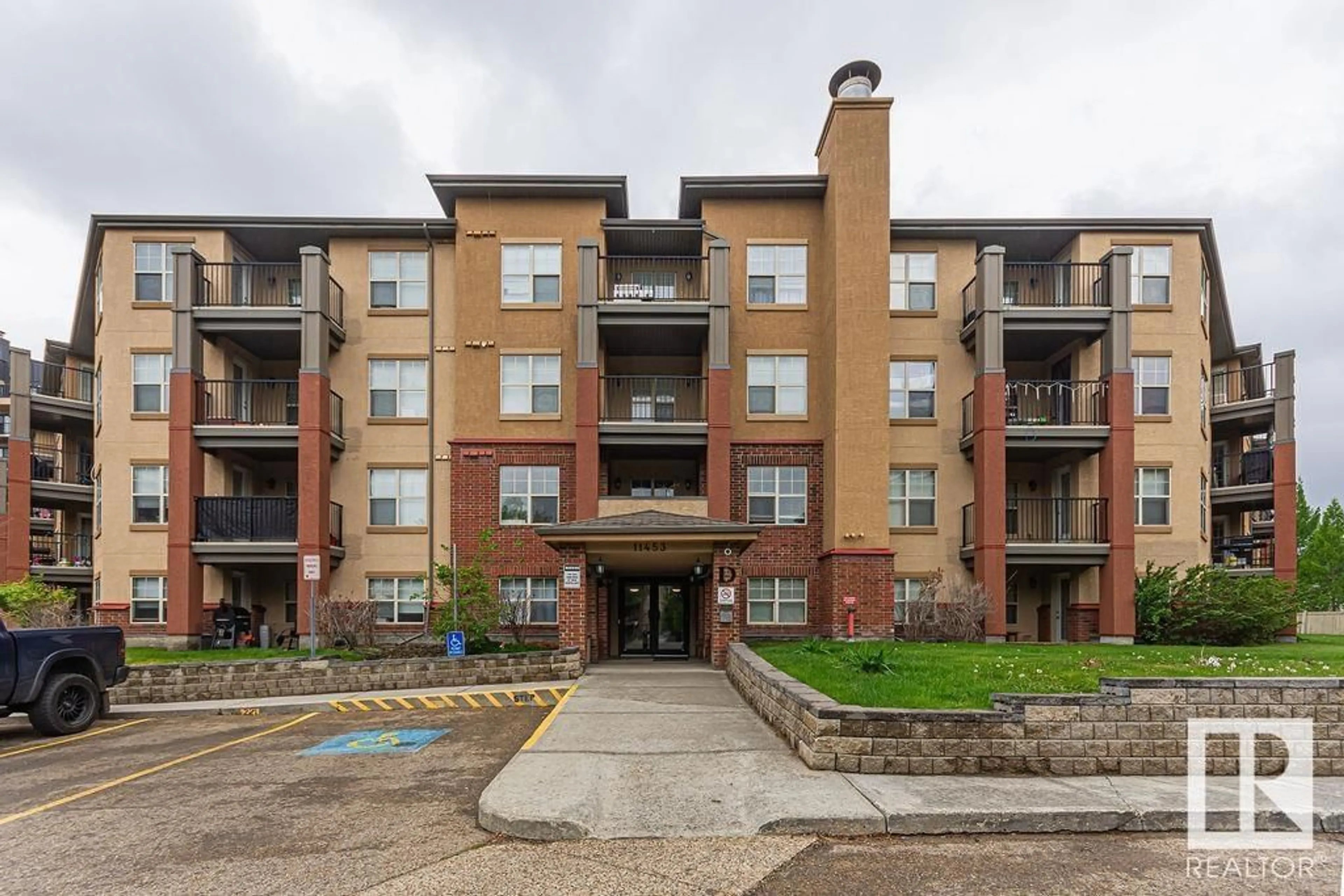 Patio, building for 11453 - 311 ELLERSLIE RD SW, Edmonton Alberta T6W1T3