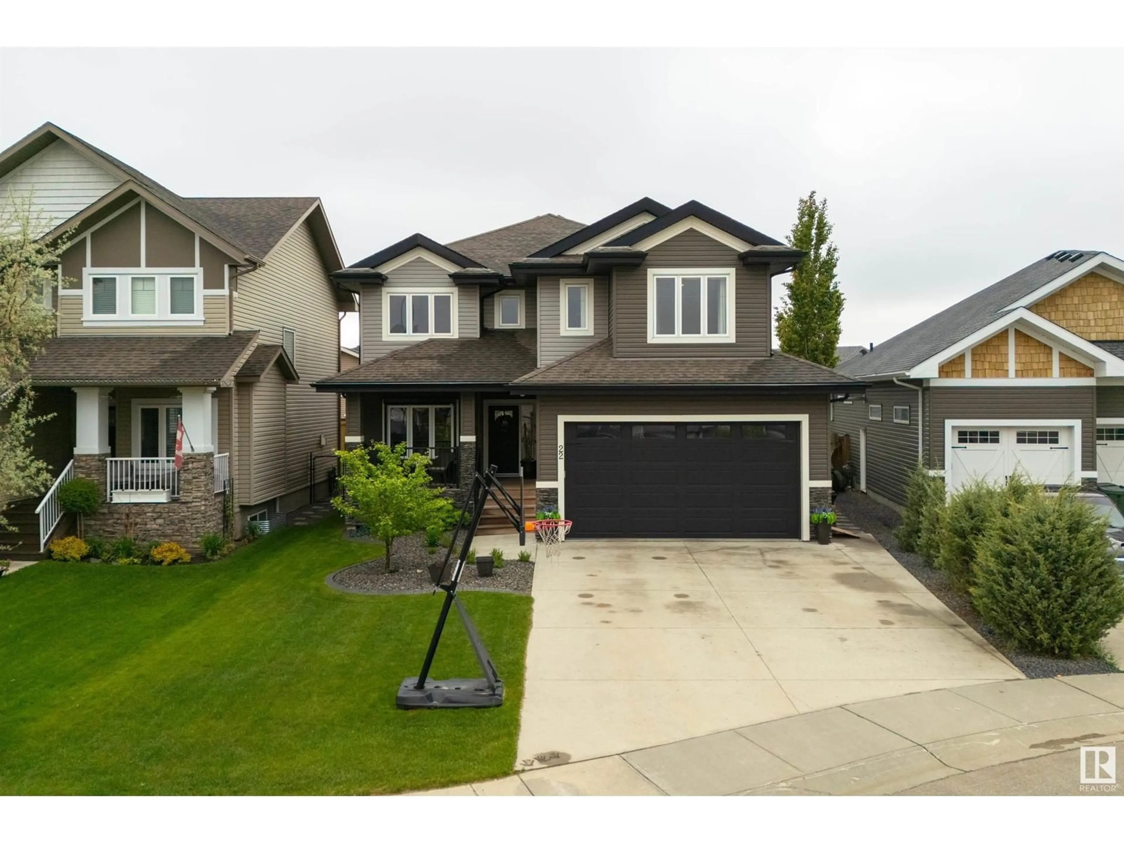 Home with vinyl exterior material, street for 22 DILLWORTH CR, Spruce Grove Alberta T7X0E6