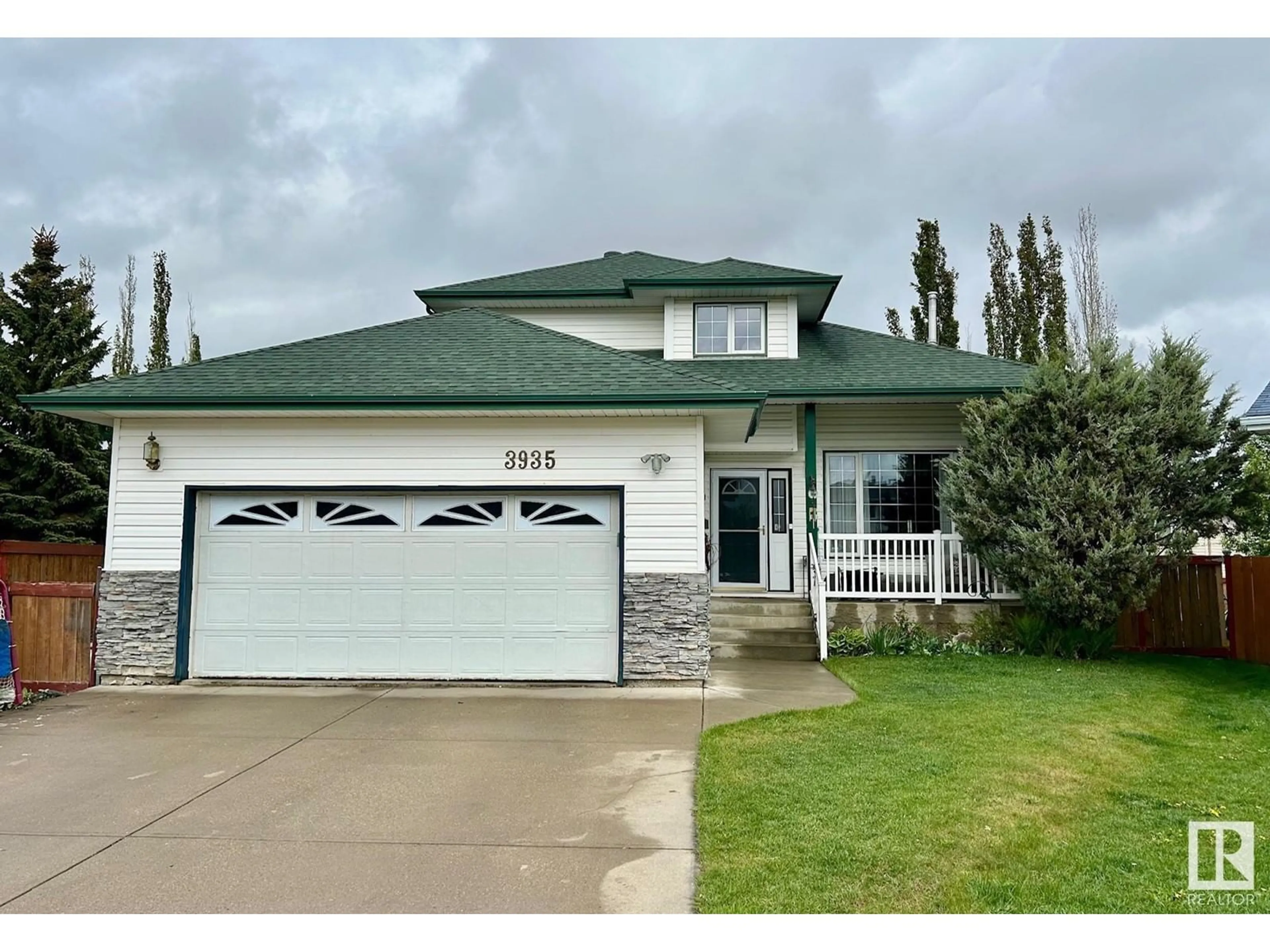 Home with vinyl exterior material, unknown for 3935 31 ST, Edmonton Alberta T6T1J6