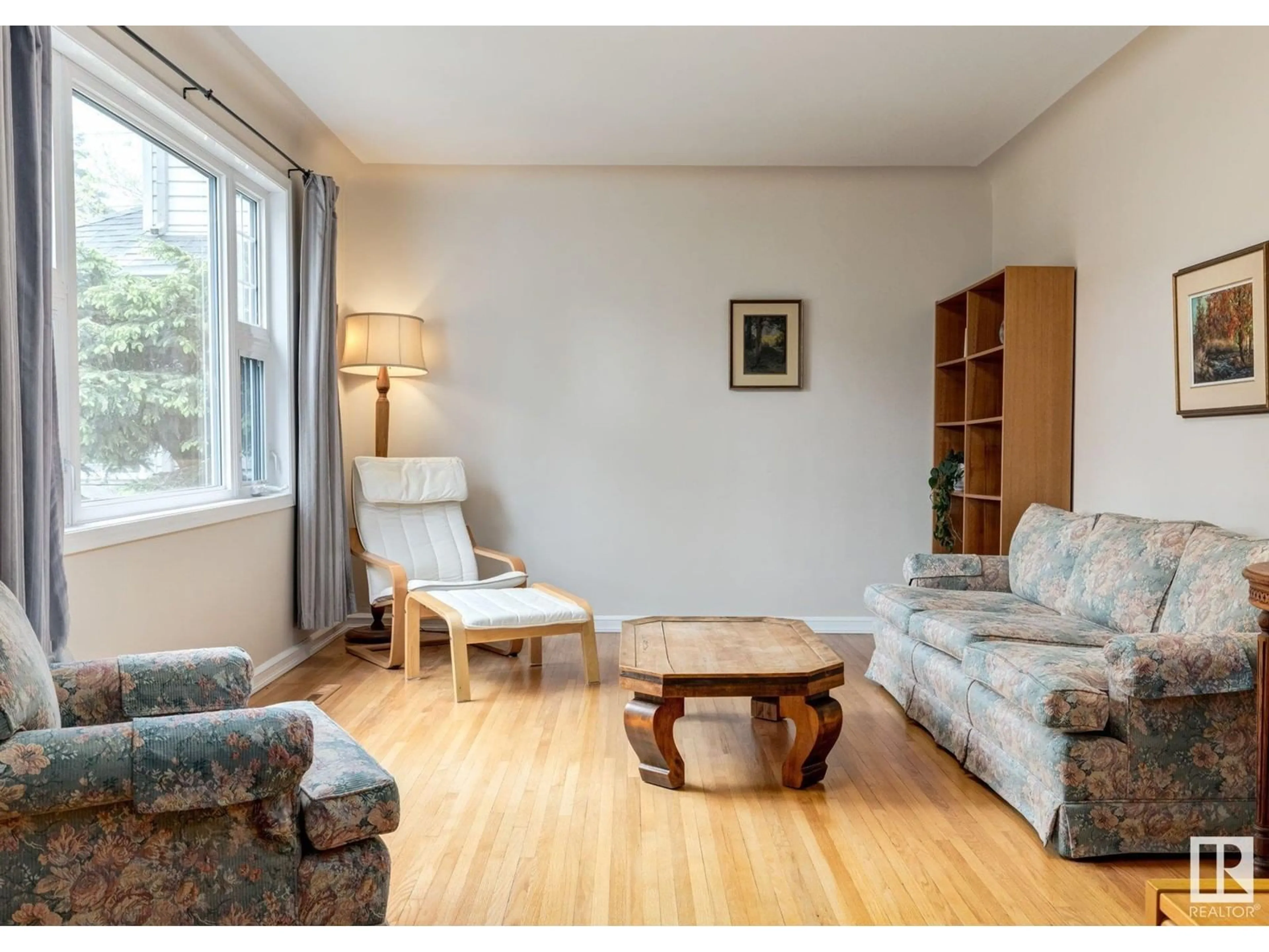 Living room with furniture, wood/laminate floor for 11454 79 AV, Edmonton Alberta T6G0P6
