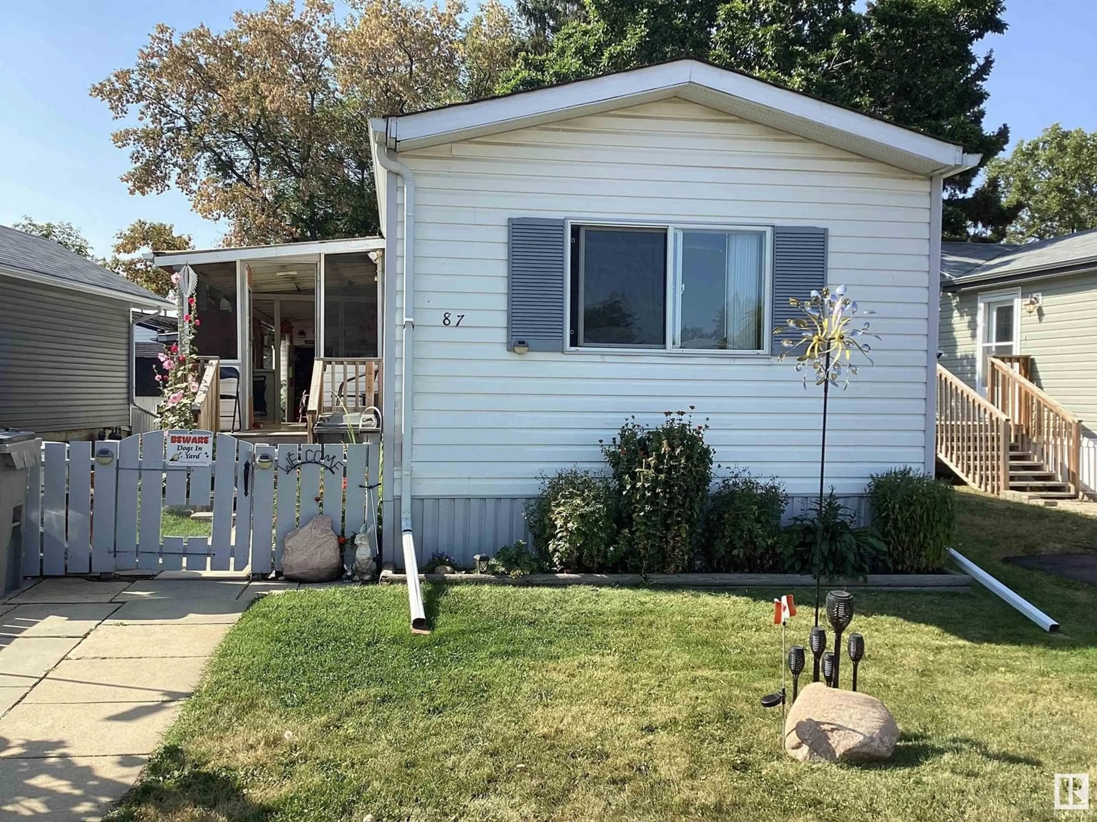 Home with vinyl exterior material, water/lake/river/ocean view for 87 WILLOW PARK ESATES, Leduc Alberta T9E5H6