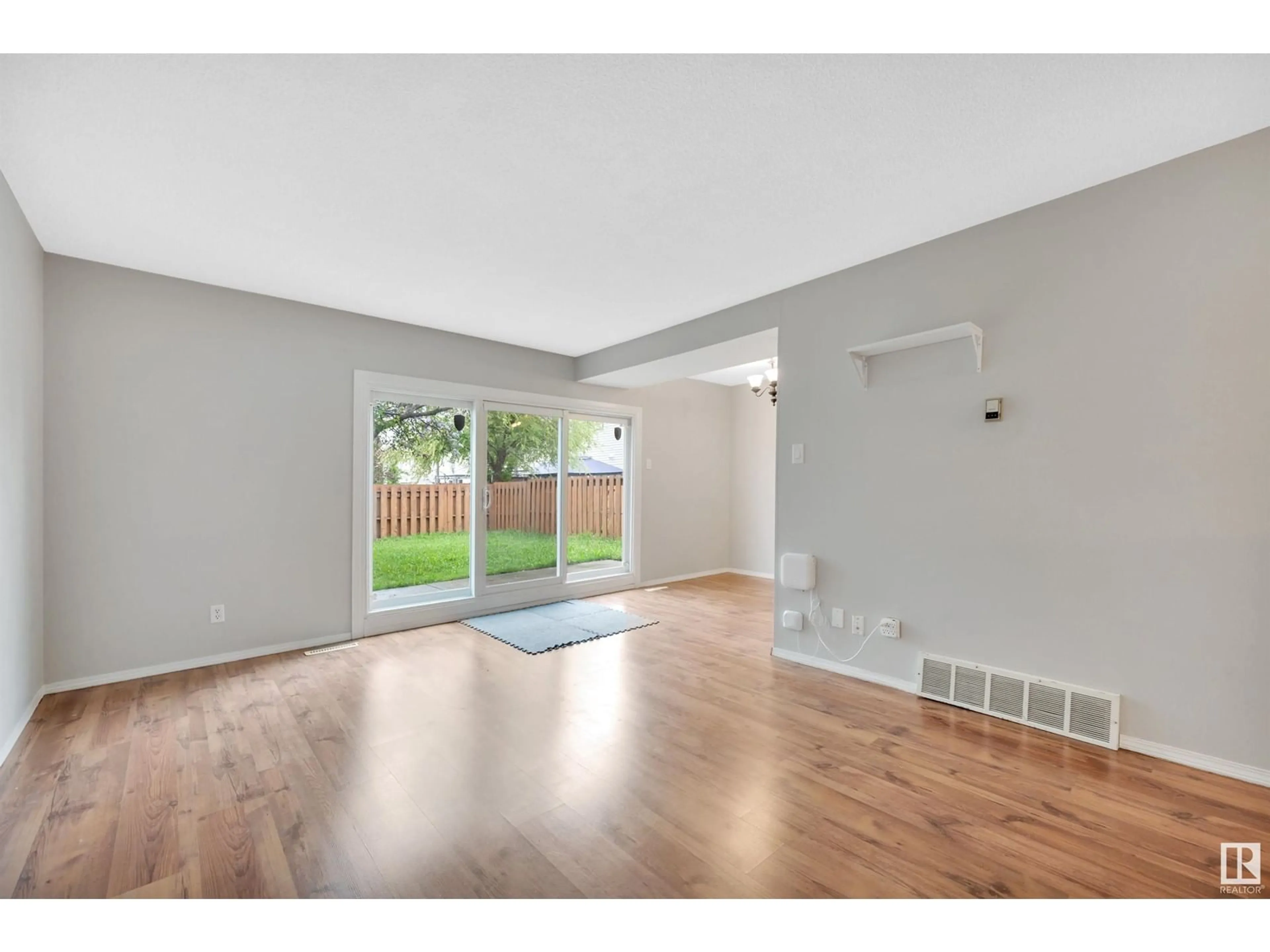 A pic of a room for B - 16405 89 AV, Edmonton Alberta T5R4S1