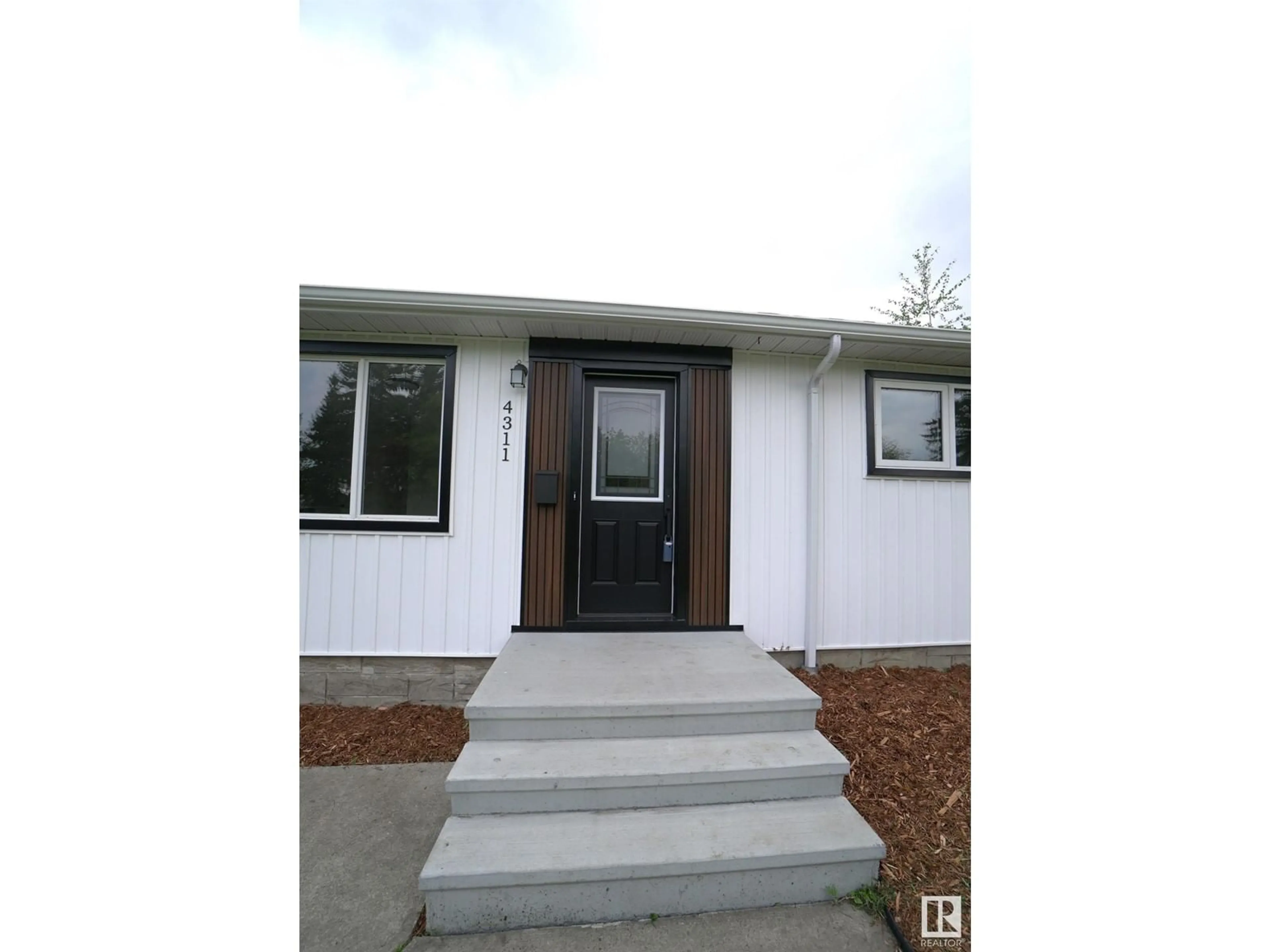 Indoor entryway for 4311 106 AV, Edmonton Alberta T6A1E1