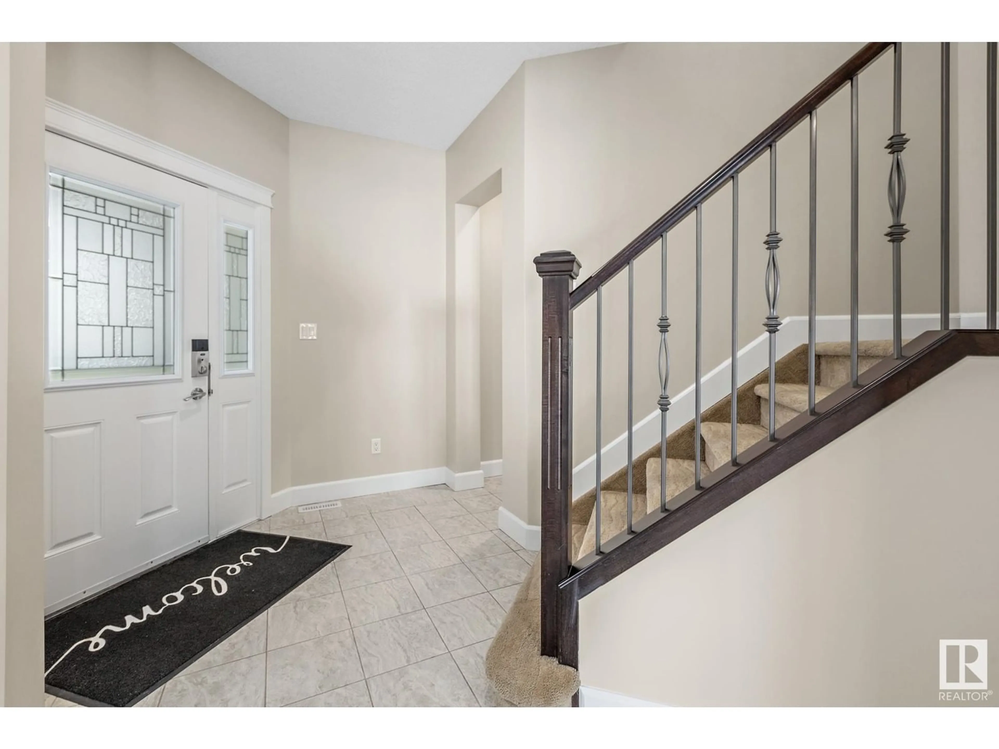 Indoor entryway for 3540 CLAXTON CR, Edmonton Alberta T6W0Z6