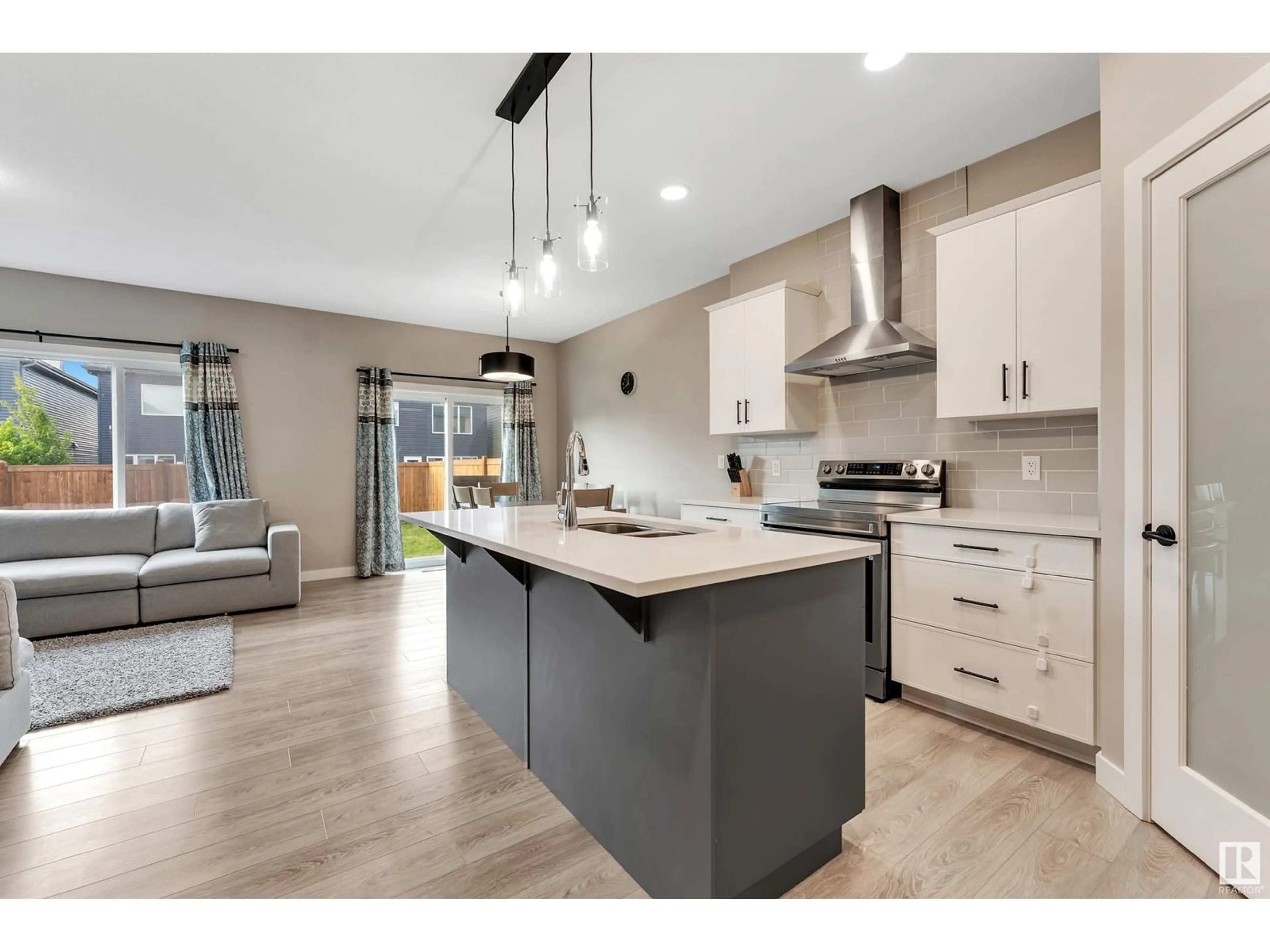 Open concept kitchen, unknown for 9476 PEAR CR, Edmonton Alberta T6X2Z6