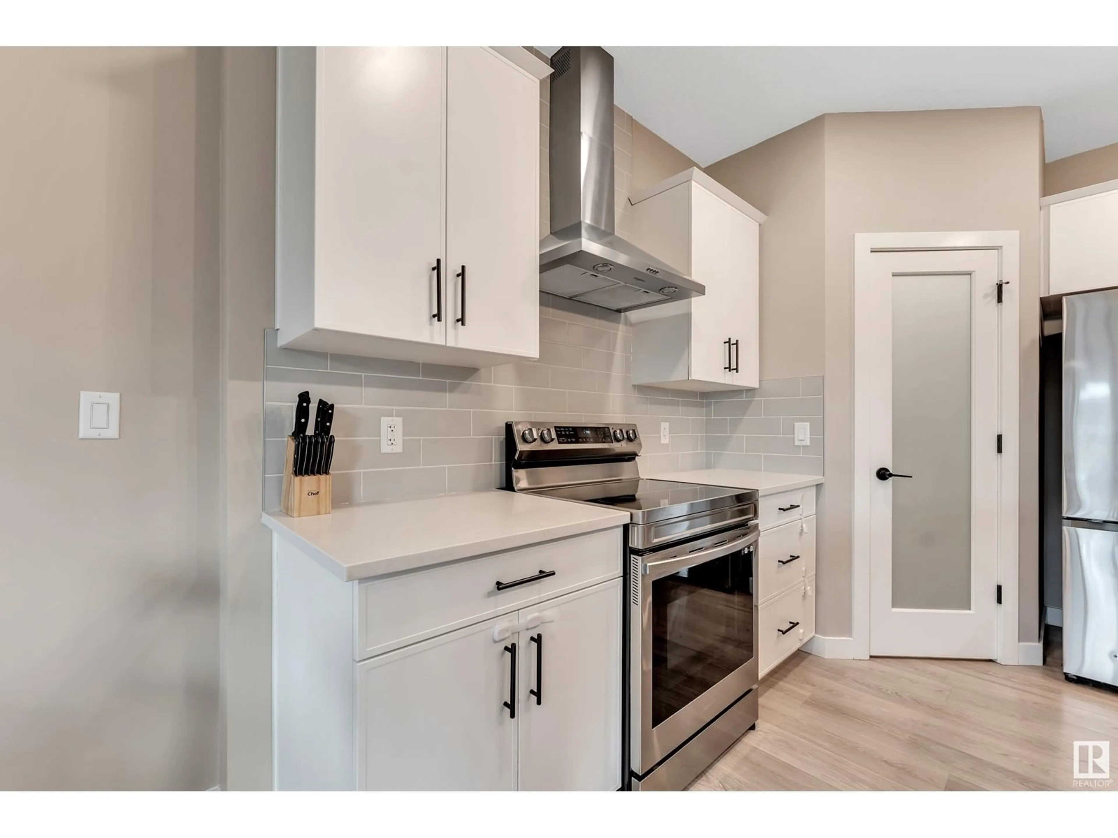 Open concept kitchen, unknown for 9476 PEAR CR, Edmonton Alberta T6X2Z6