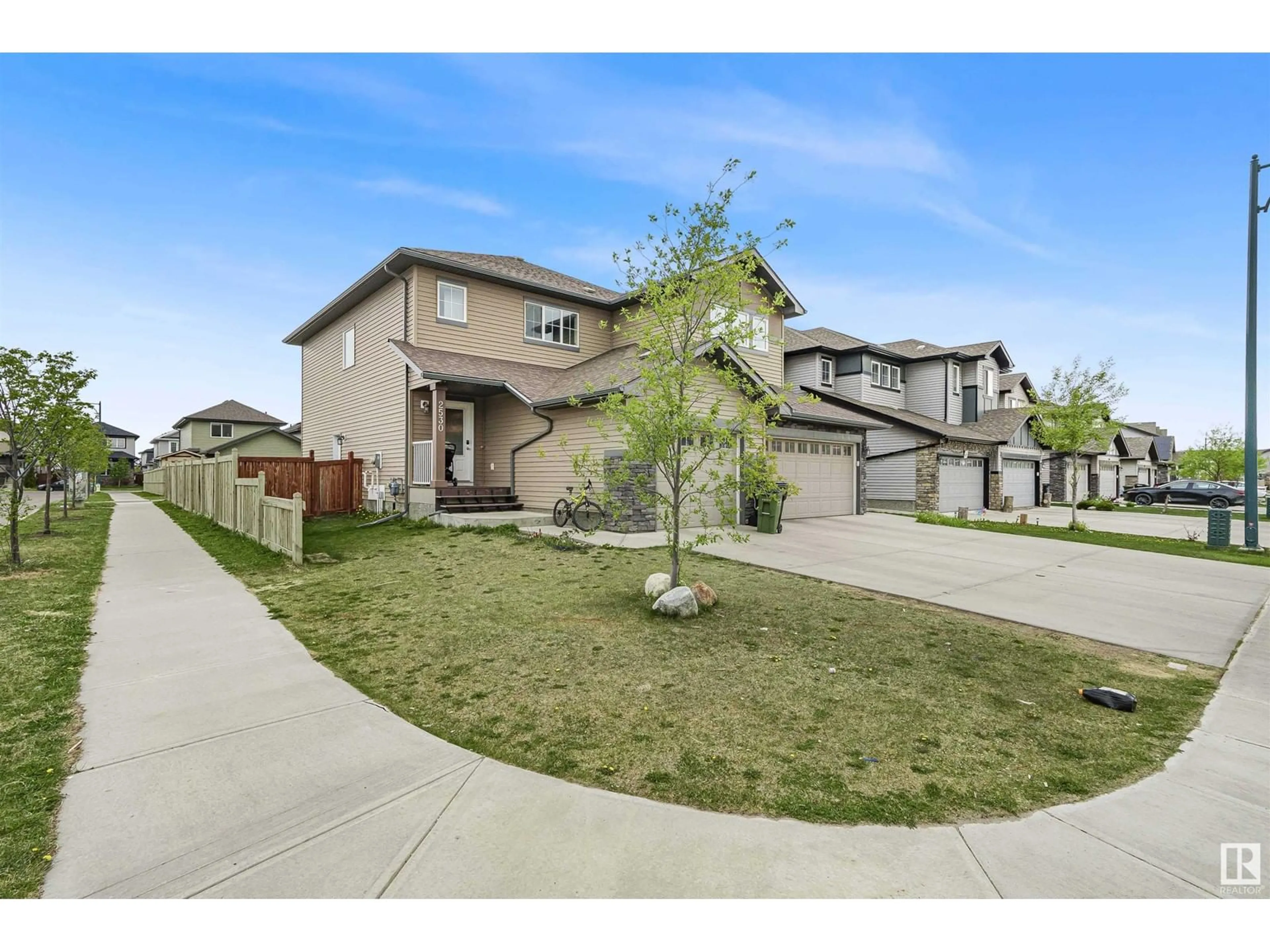 A pic from outside/outdoor area/front of a property/back of a property/a pic from drone, street for 2530 19A AV, Edmonton Alberta T6T0N5