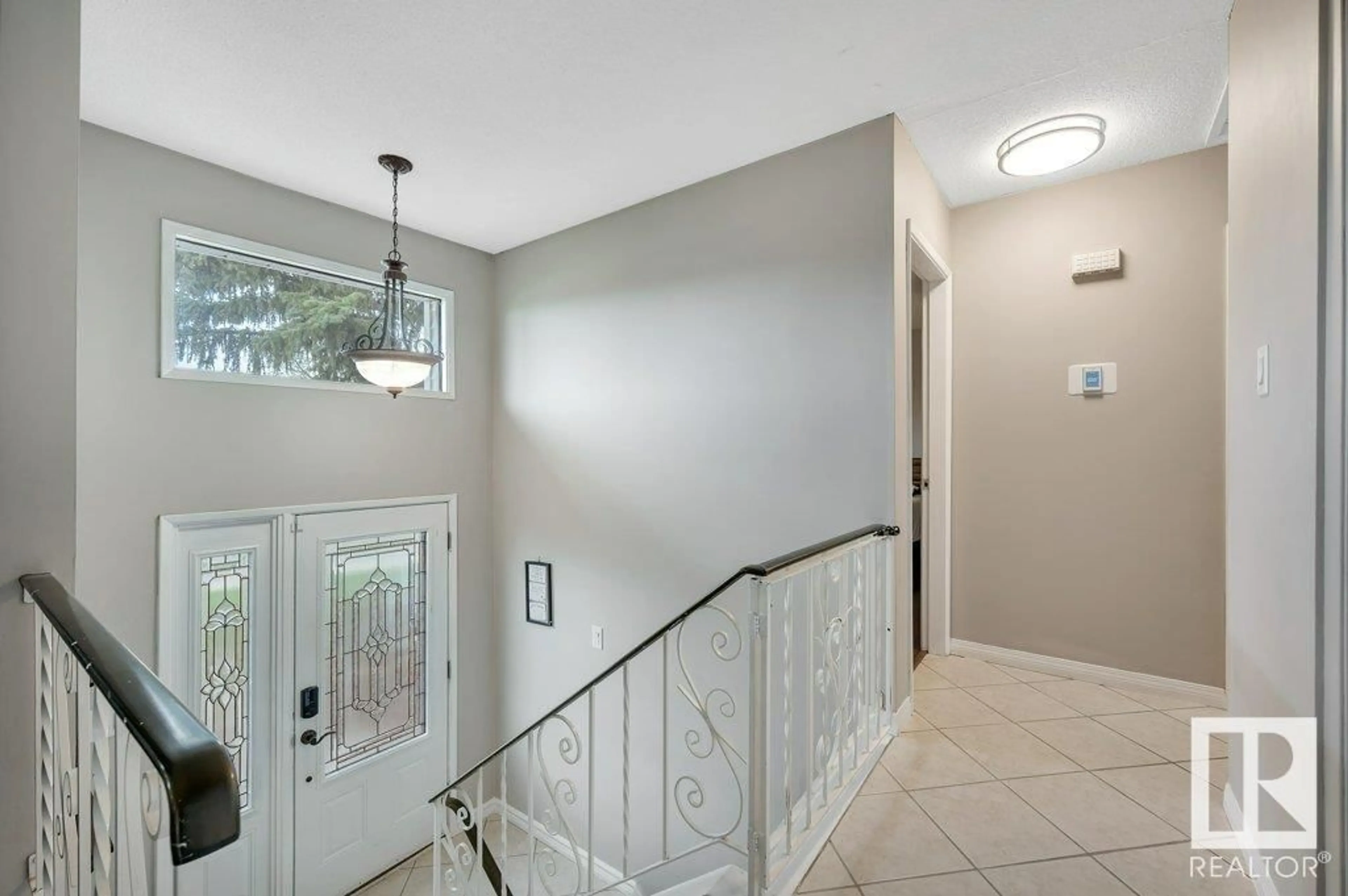 Indoor foyer for 8523 138 AV, Edmonton Alberta T5E2A3