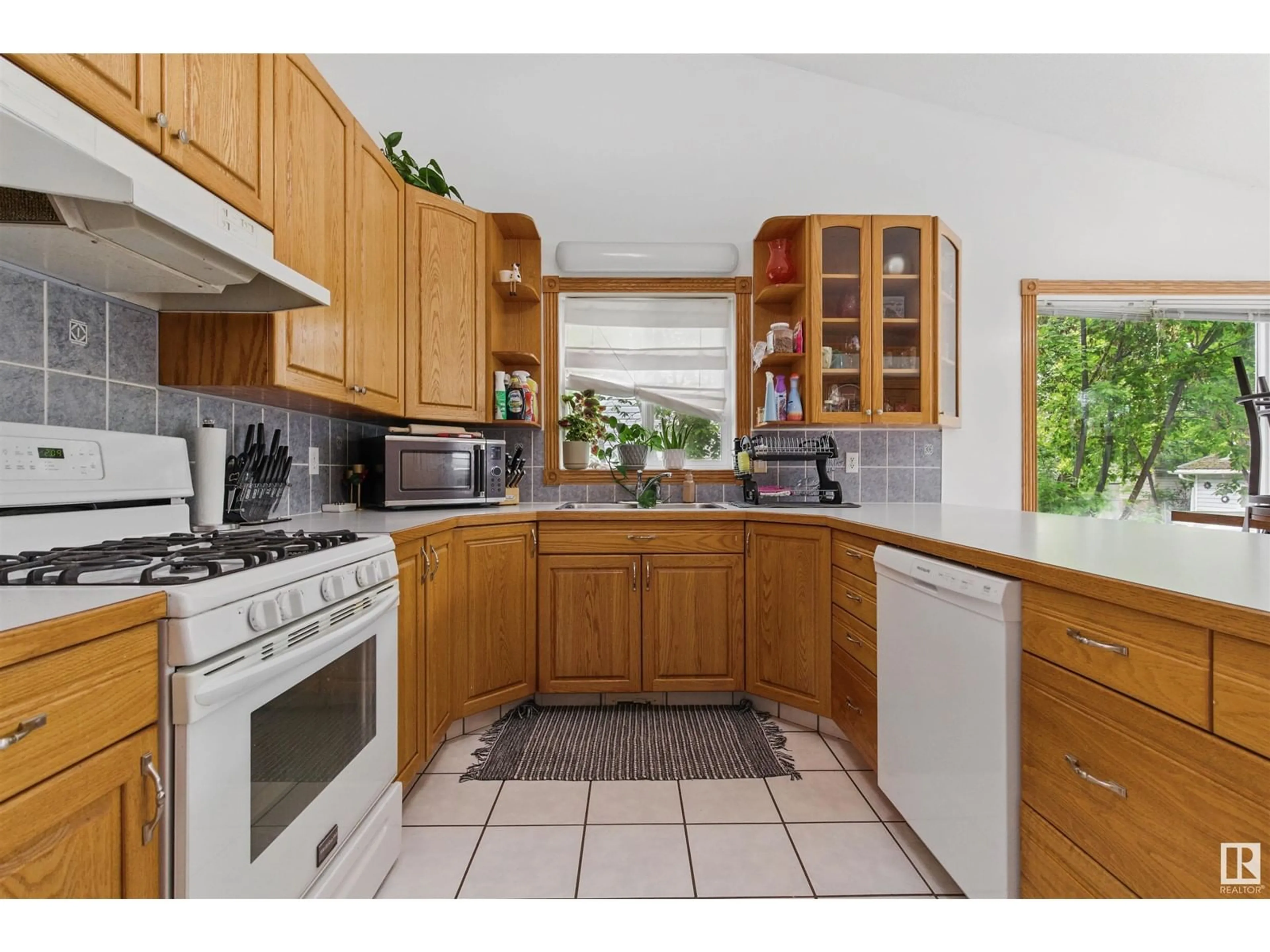 Standard kitchen, ceramic/tile floor for NW - 9716 160 ST, Edmonton Alberta T5P3C8