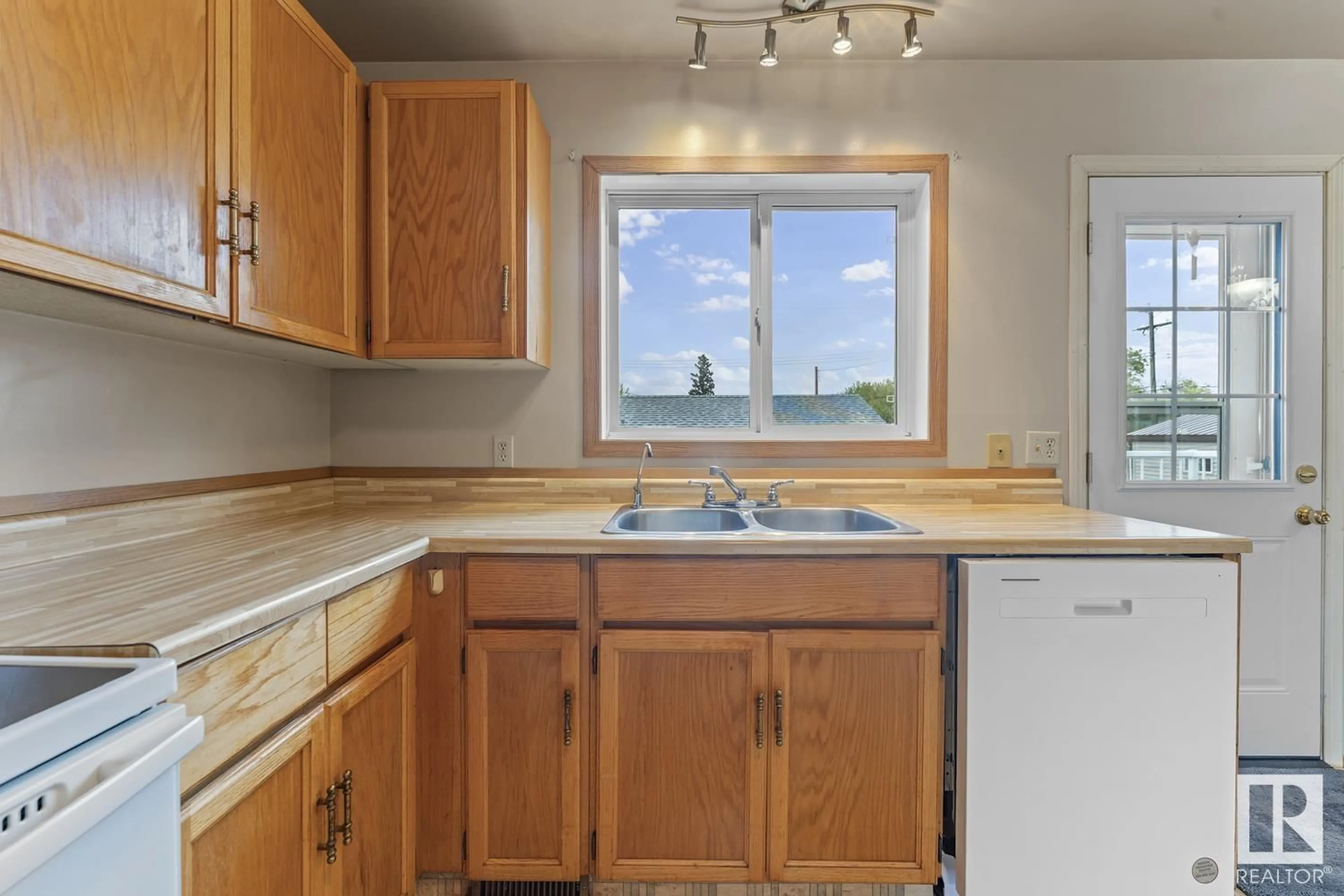 Standard kitchen, unknown for 5009 48 AV, Fort Kent Alberta T0A1H0