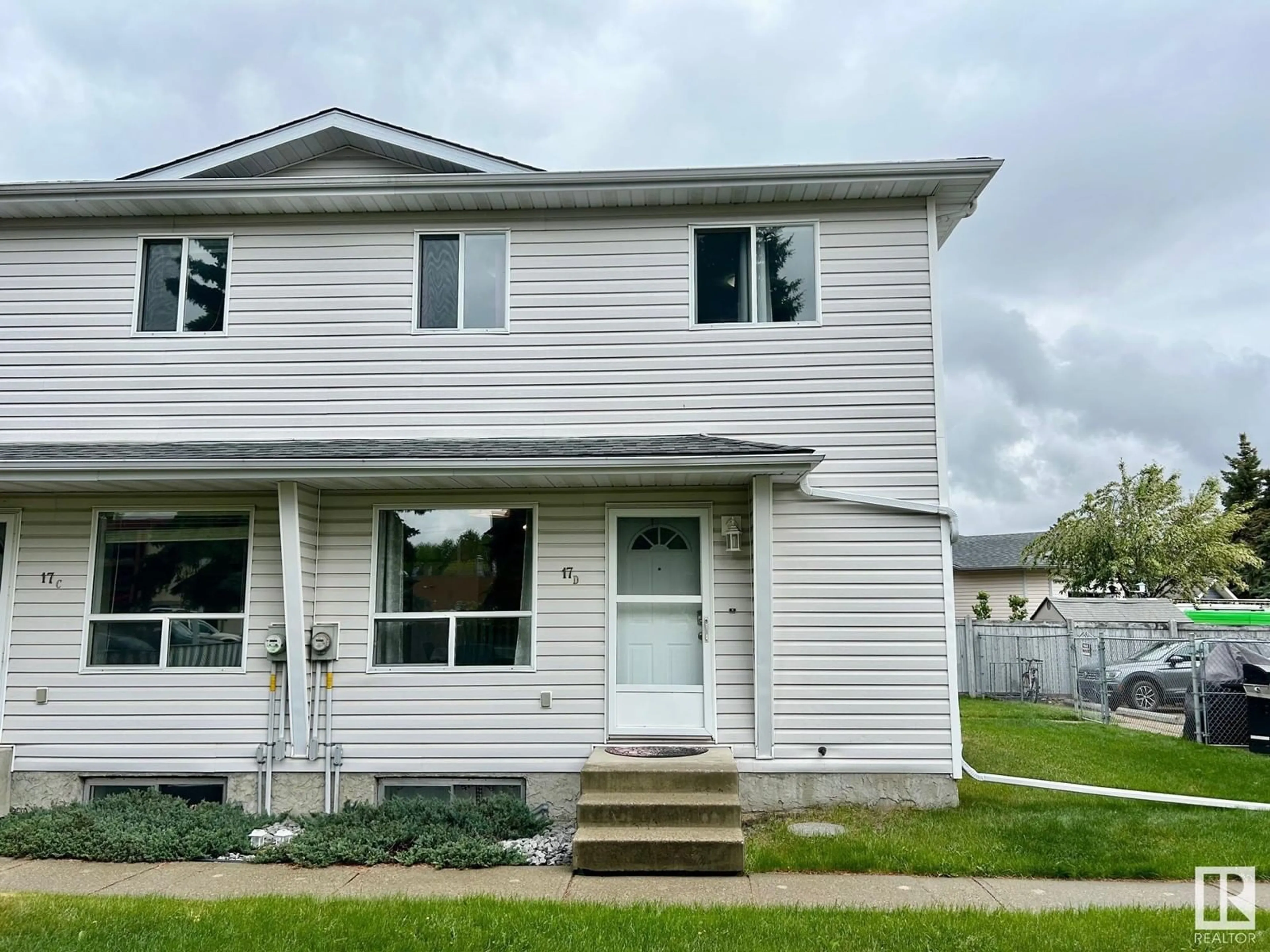 Home with vinyl exterior material, street for 17D IMPERIAL CR, Devon Alberta T9G1K3