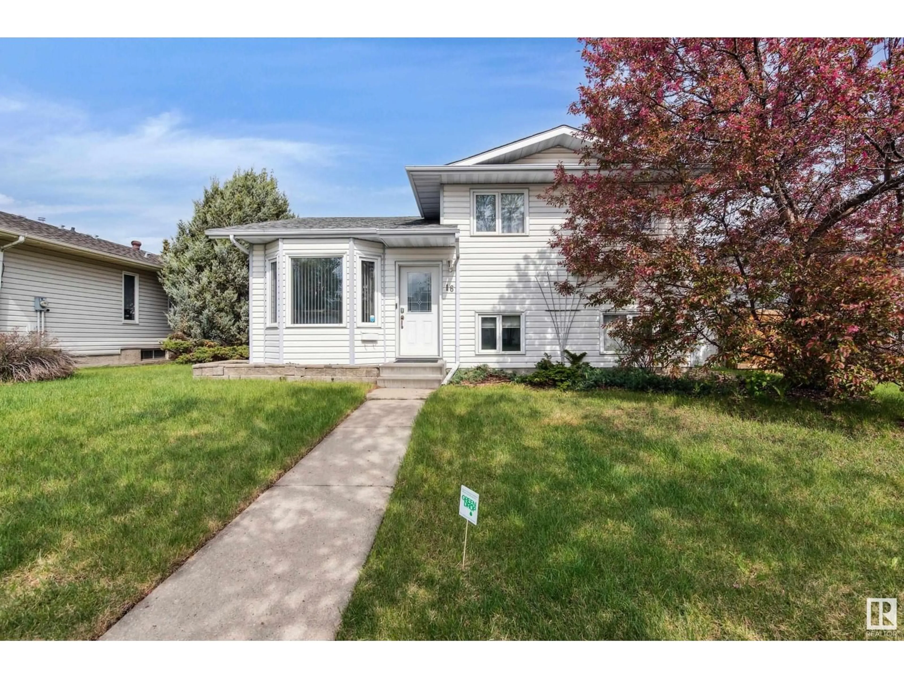 Home with vinyl exterior material, street for 16 CIMMARON WY, Sherwood Park Alberta T8H1C7