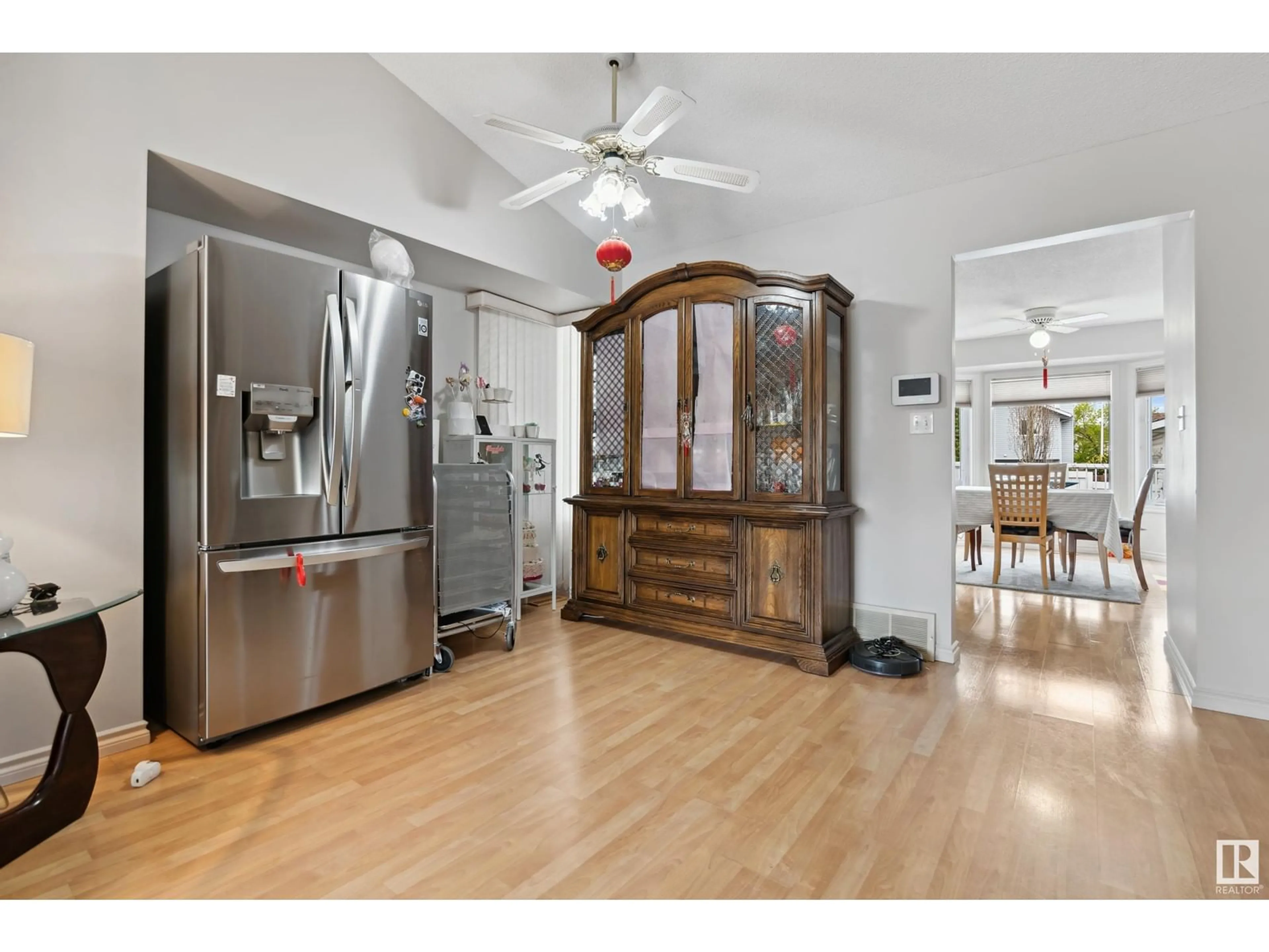 Open concept kitchen, unknown for 16 CIMMARON WY, Sherwood Park Alberta T8H1C7