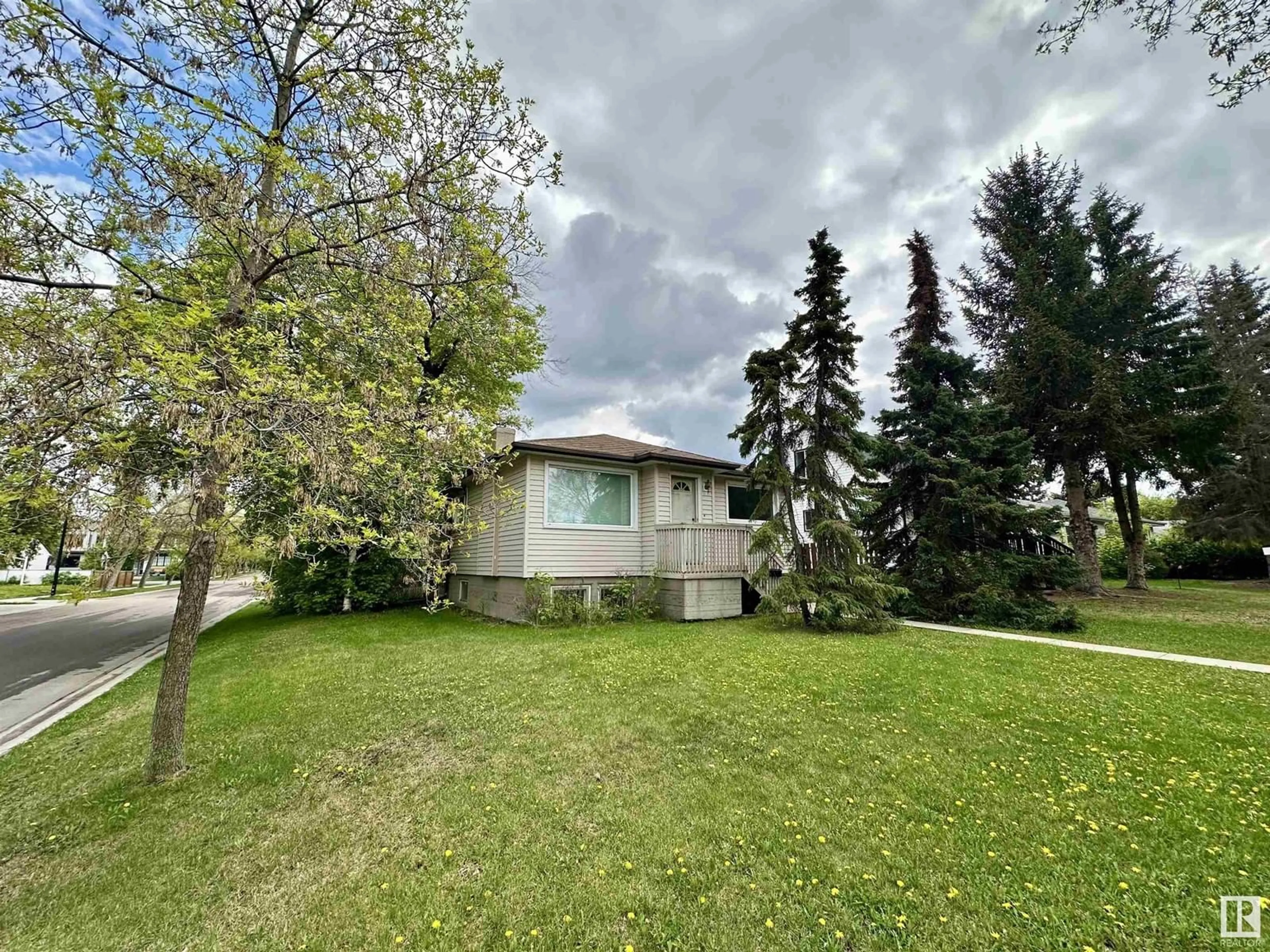 A pic from outside/outdoor area/front of a property/back of a property/a pic from drone, street for 10471 146 ST, Edmonton Alberta T5N3A5