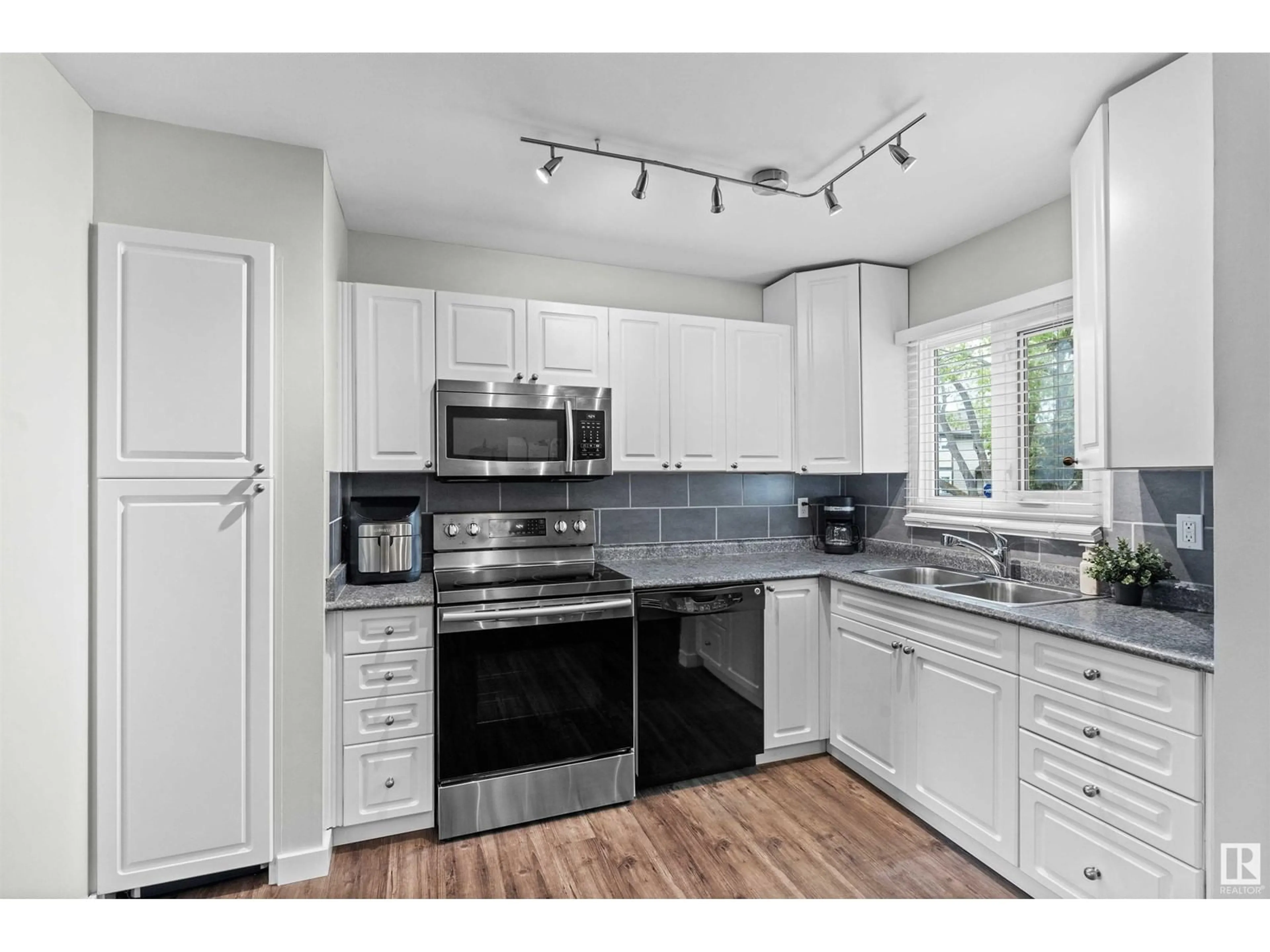 Open concept kitchen, unknown for 776 CLAREVIEW RD, Edmonton Alberta T5A4J7