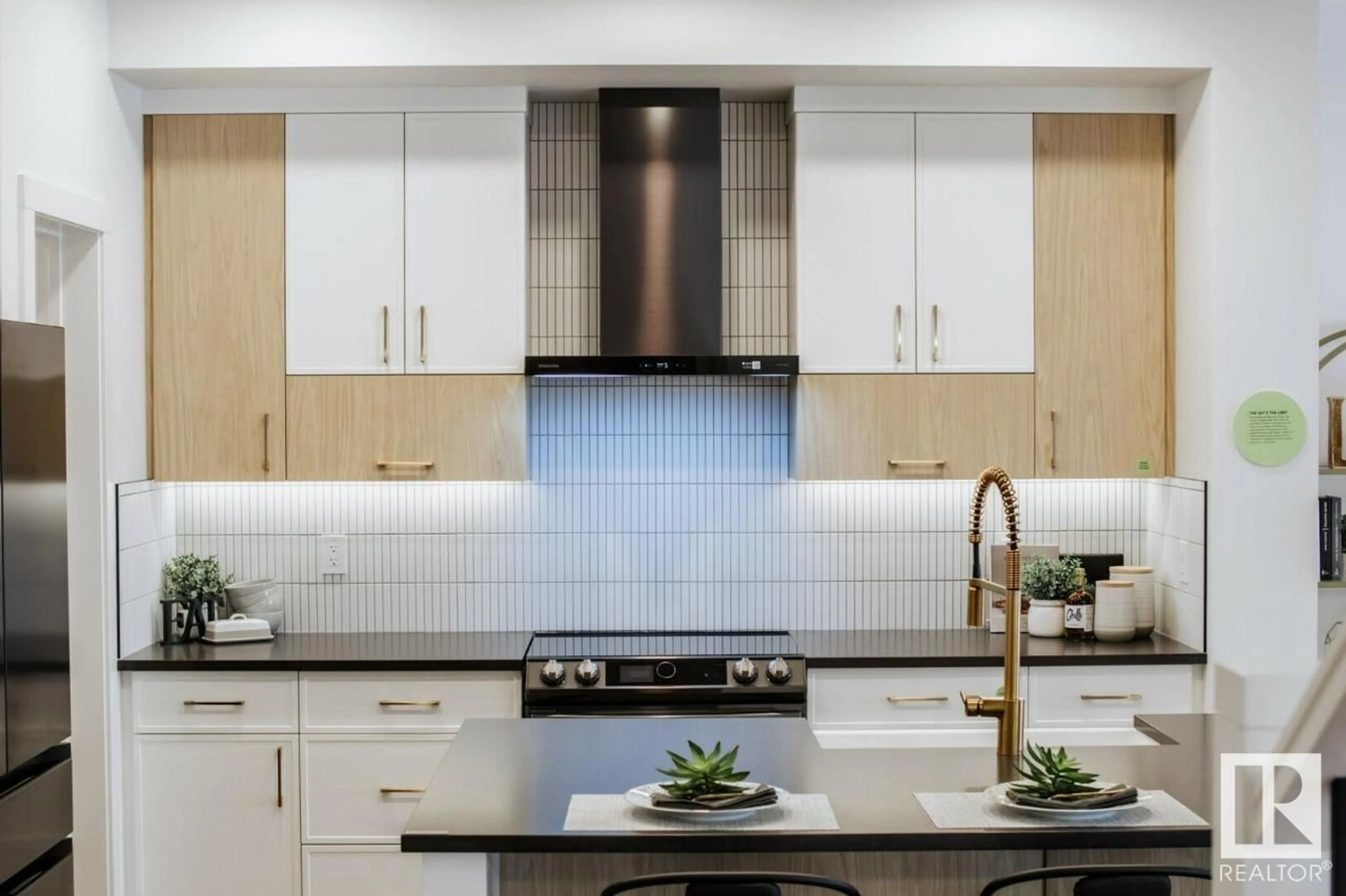 Contemporary kitchen, ceramic/tile floor for 342 JUNIPER CV, Leduc Alberta T9E1S5