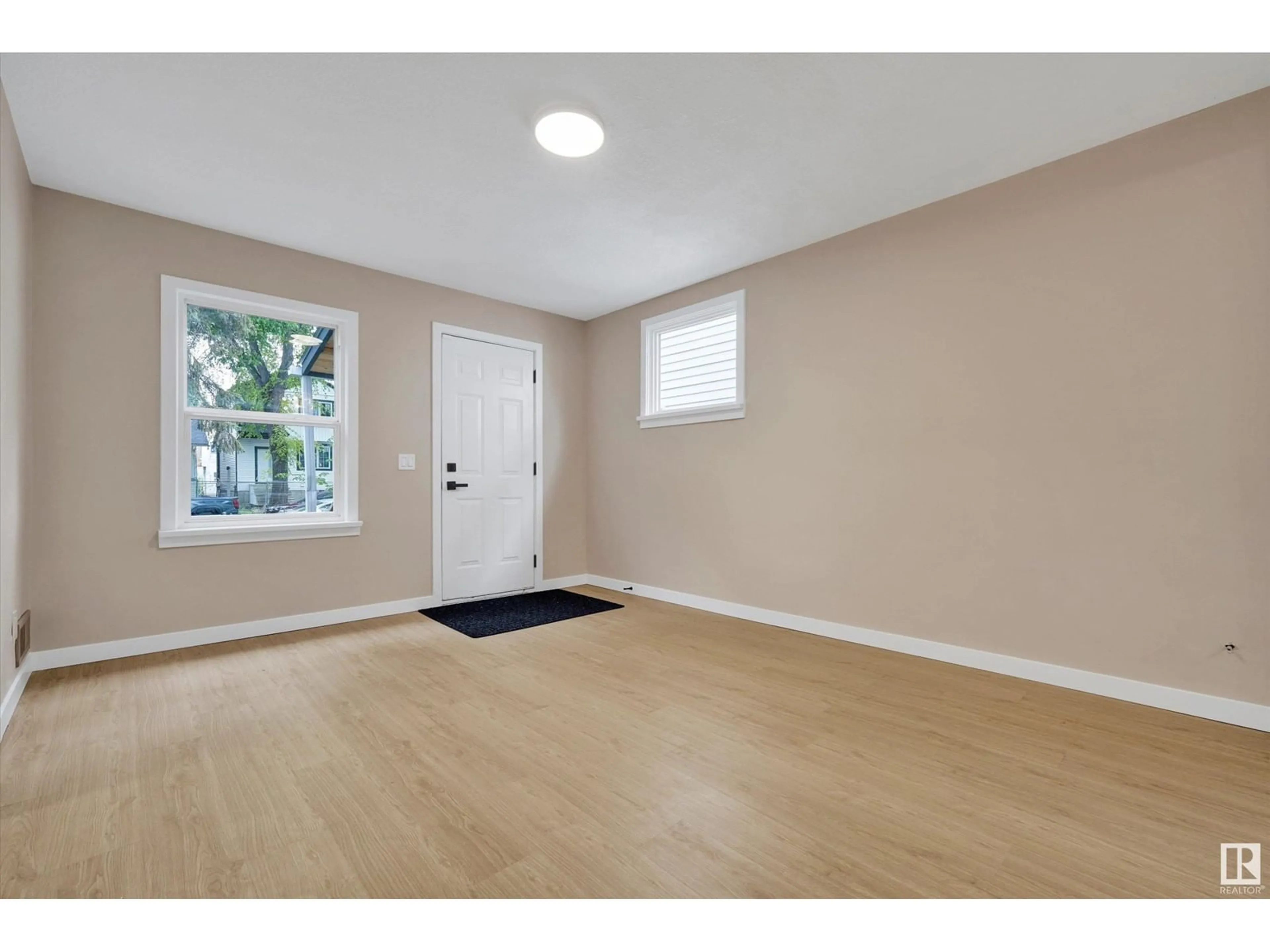 Indoor entryway for NW - 12010 91 ST, Edmonton Alberta T5B4B8