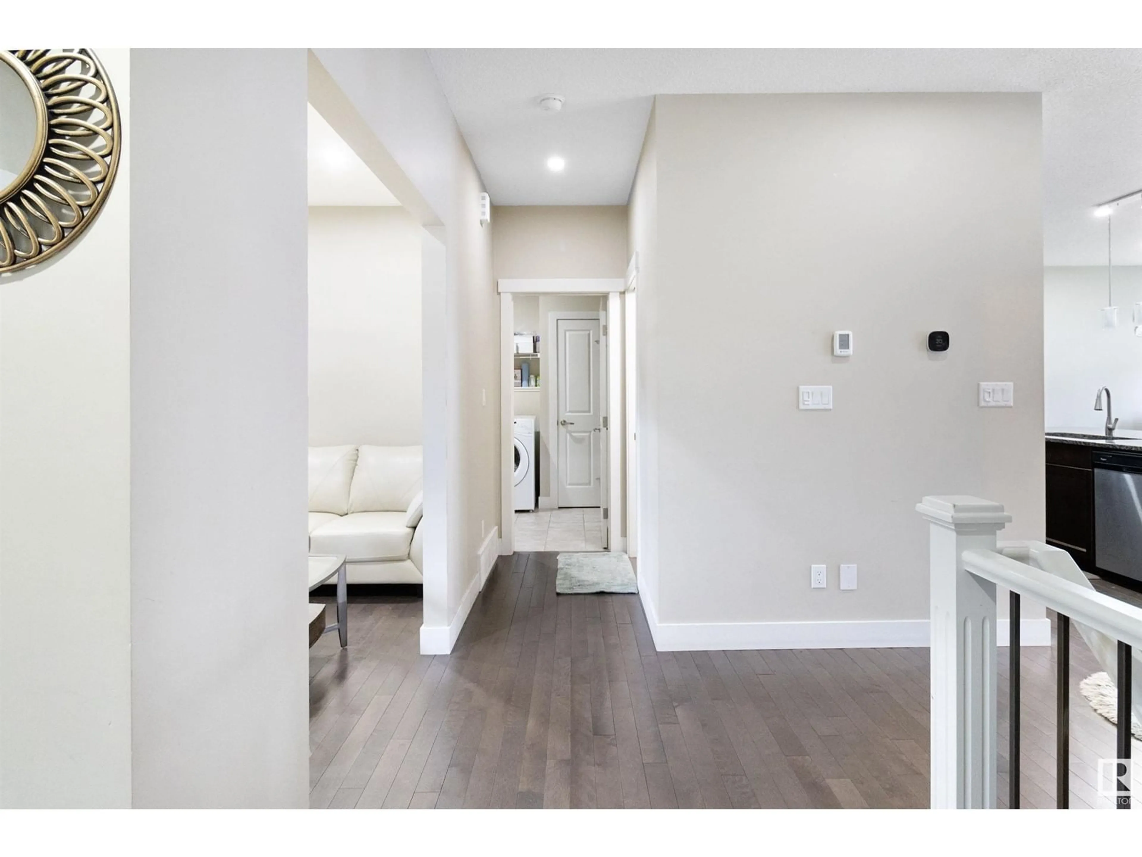 Indoor entryway for 1039 ALLENDALE CR, Sherwood Park Alberta T8H0X7