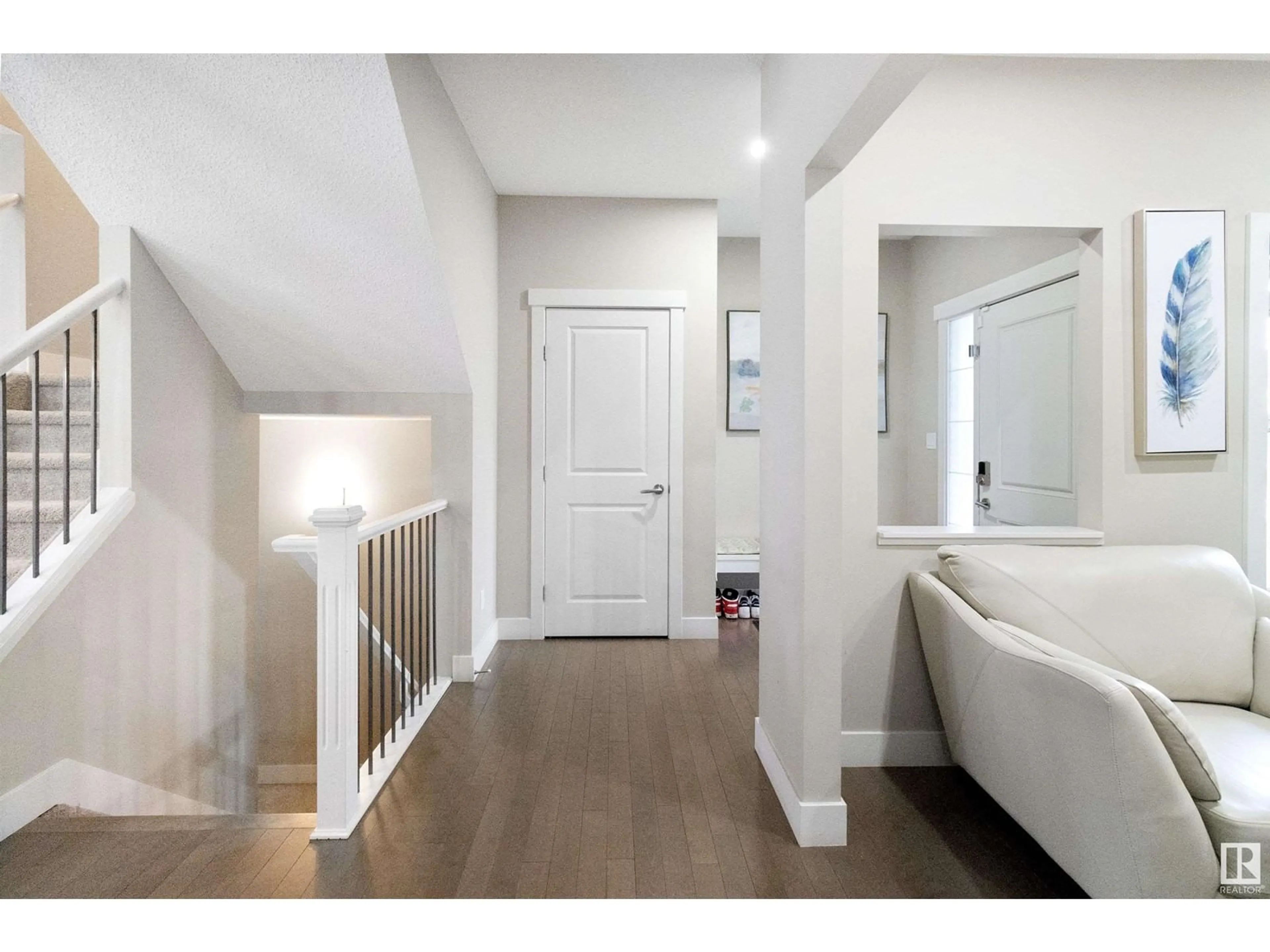 Indoor entryway for 1039 ALLENDALE CR, Sherwood Park Alberta T8H0X7