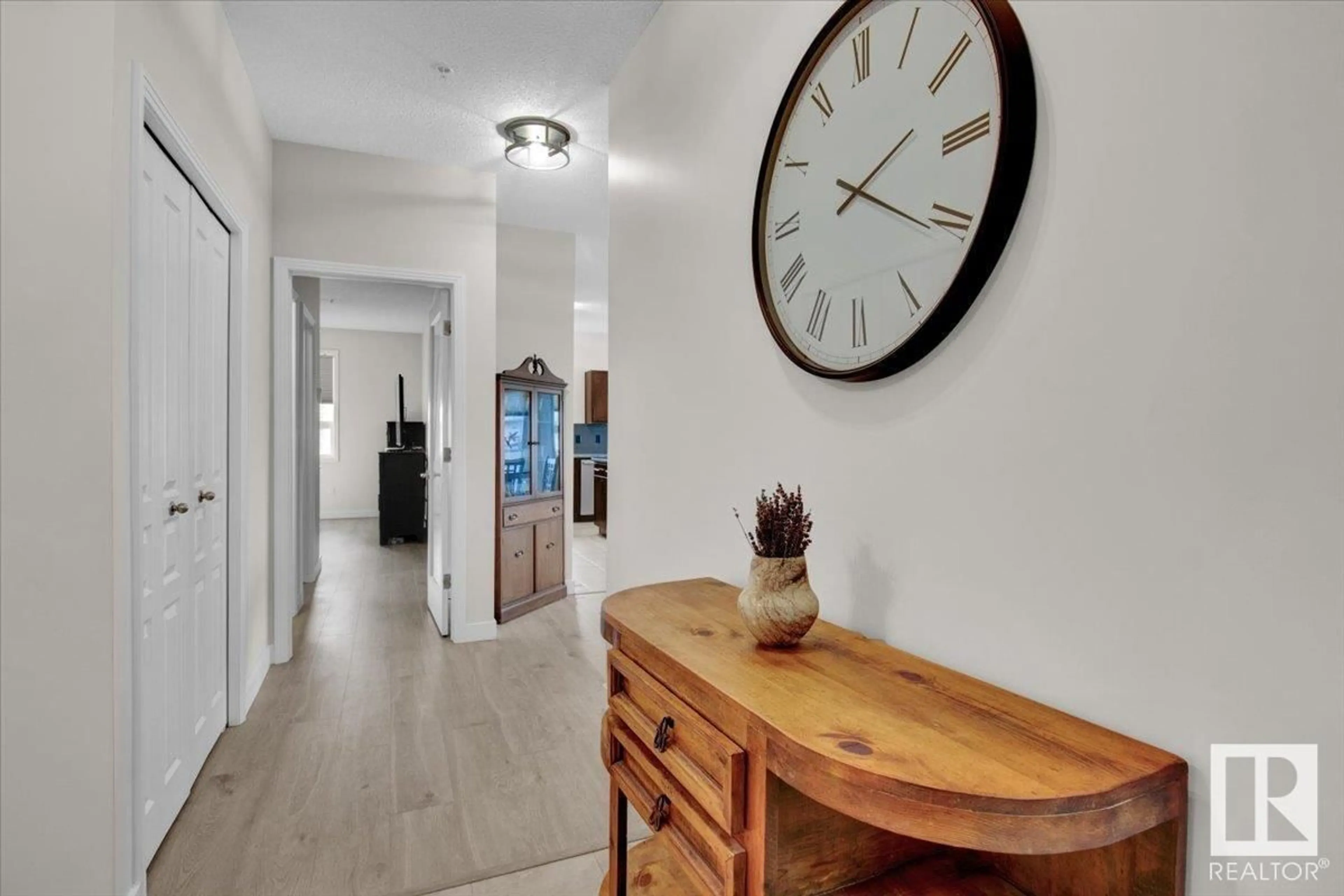 Indoor entryway for #318 - 2035 GRANTHAM CO, Edmonton Alberta T5T3X4