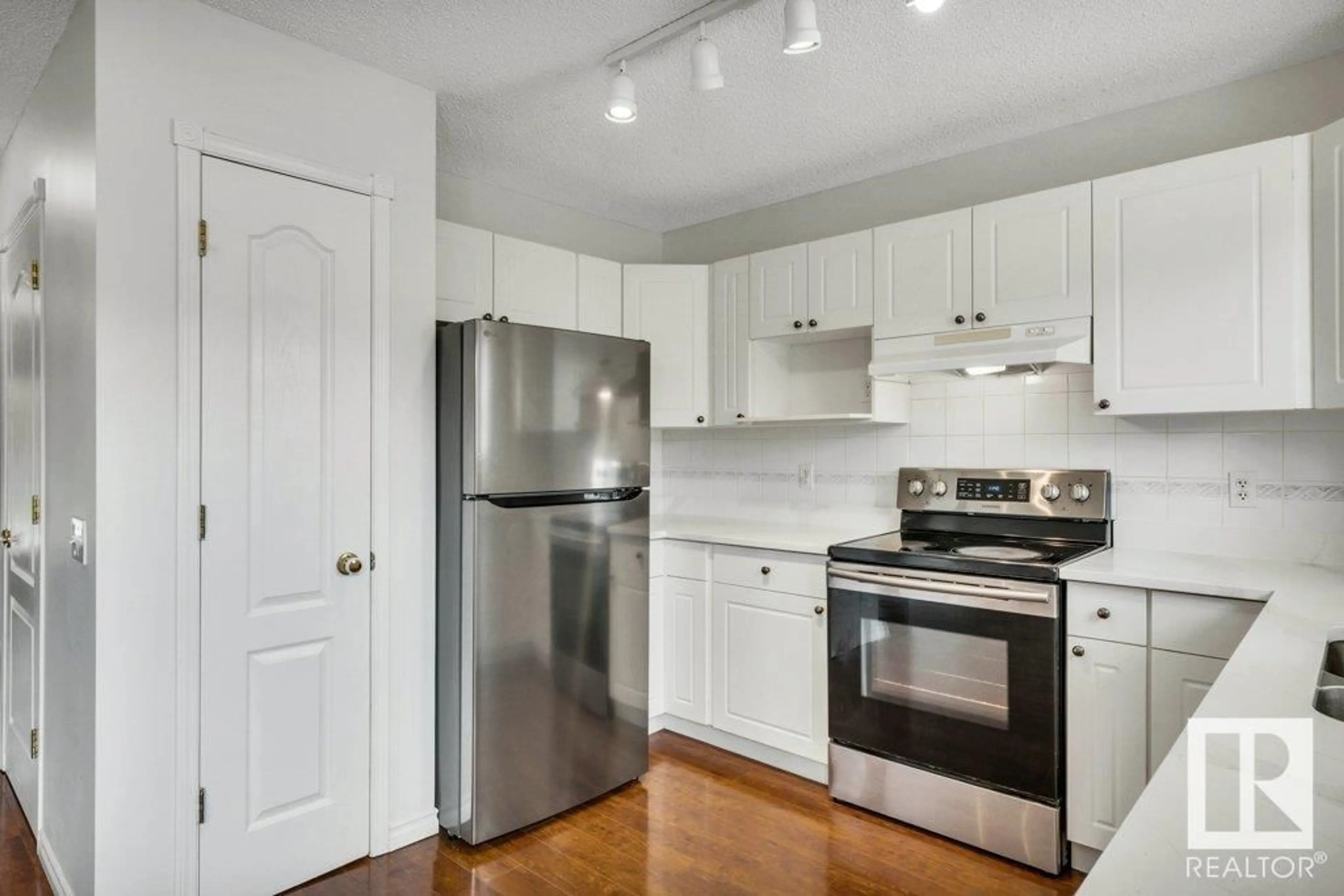Standard kitchen, wood/laminate floor for NW - 5835 204 ST, Edmonton Alberta T6M2Z2