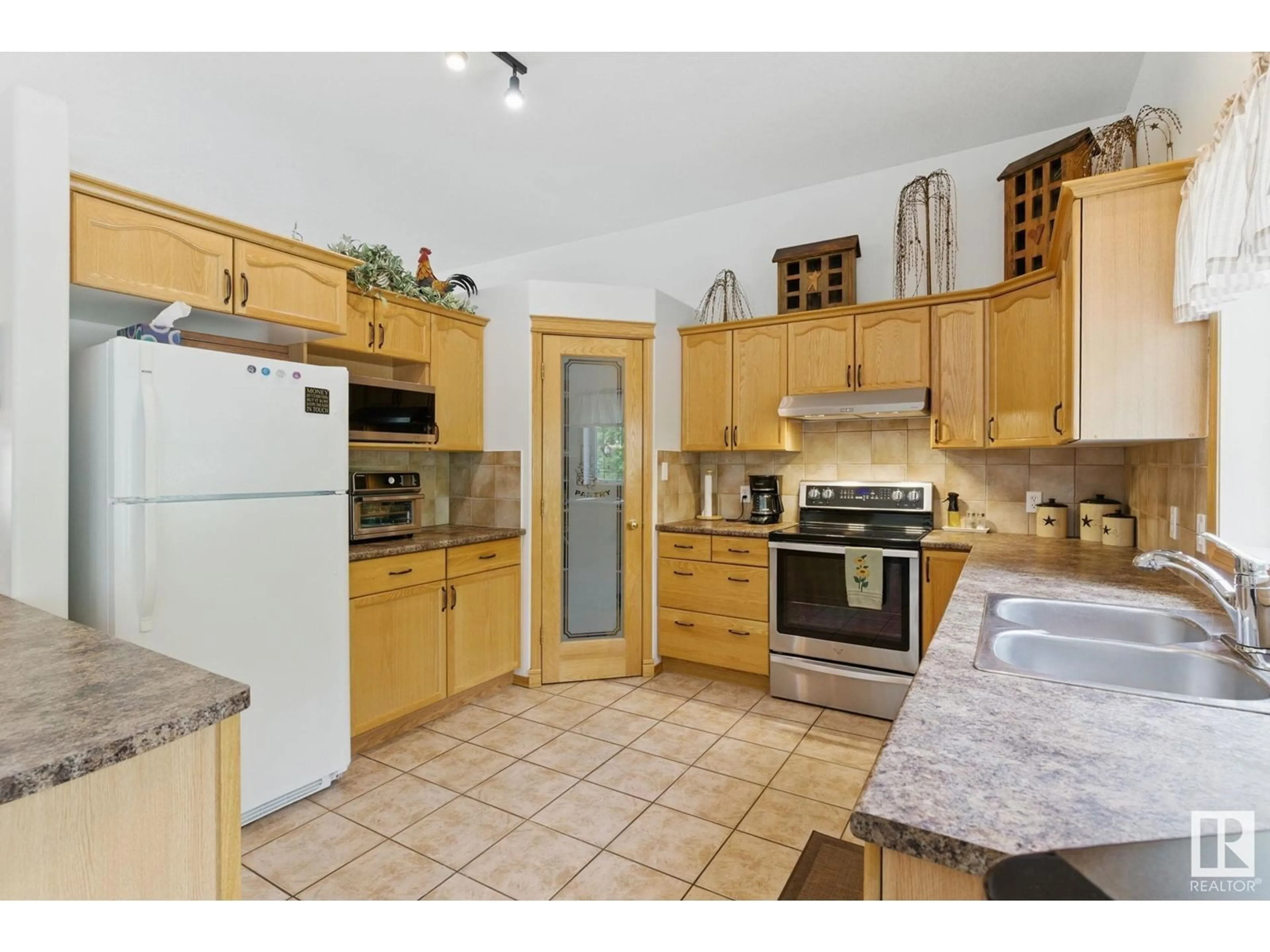 Open concept kitchen, ceramic/tile floor for #6 - 53122 RGE ROAD 14, Rural Parkland County Alberta T7Y2T3