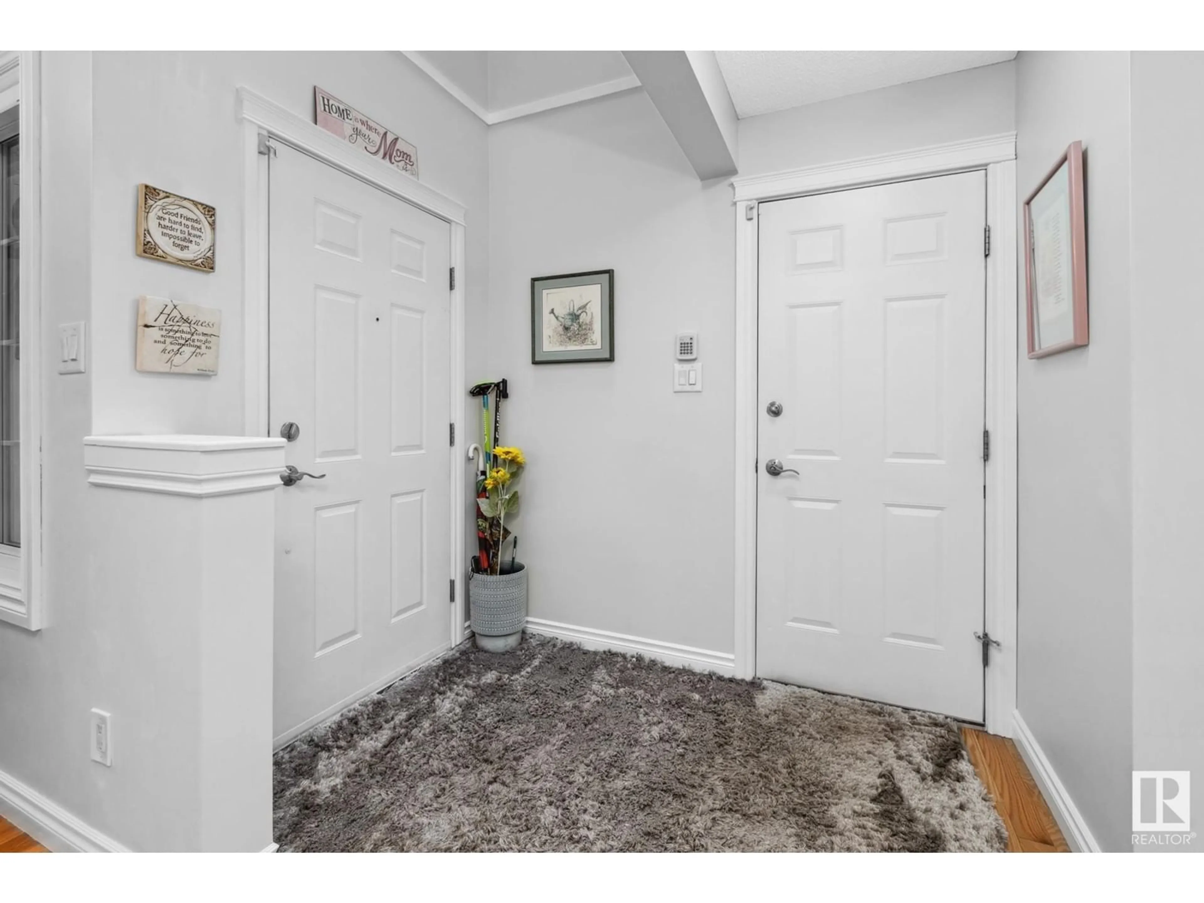Indoor entryway for #15 - 2911 36 ST, Edmonton Alberta T6L6K4