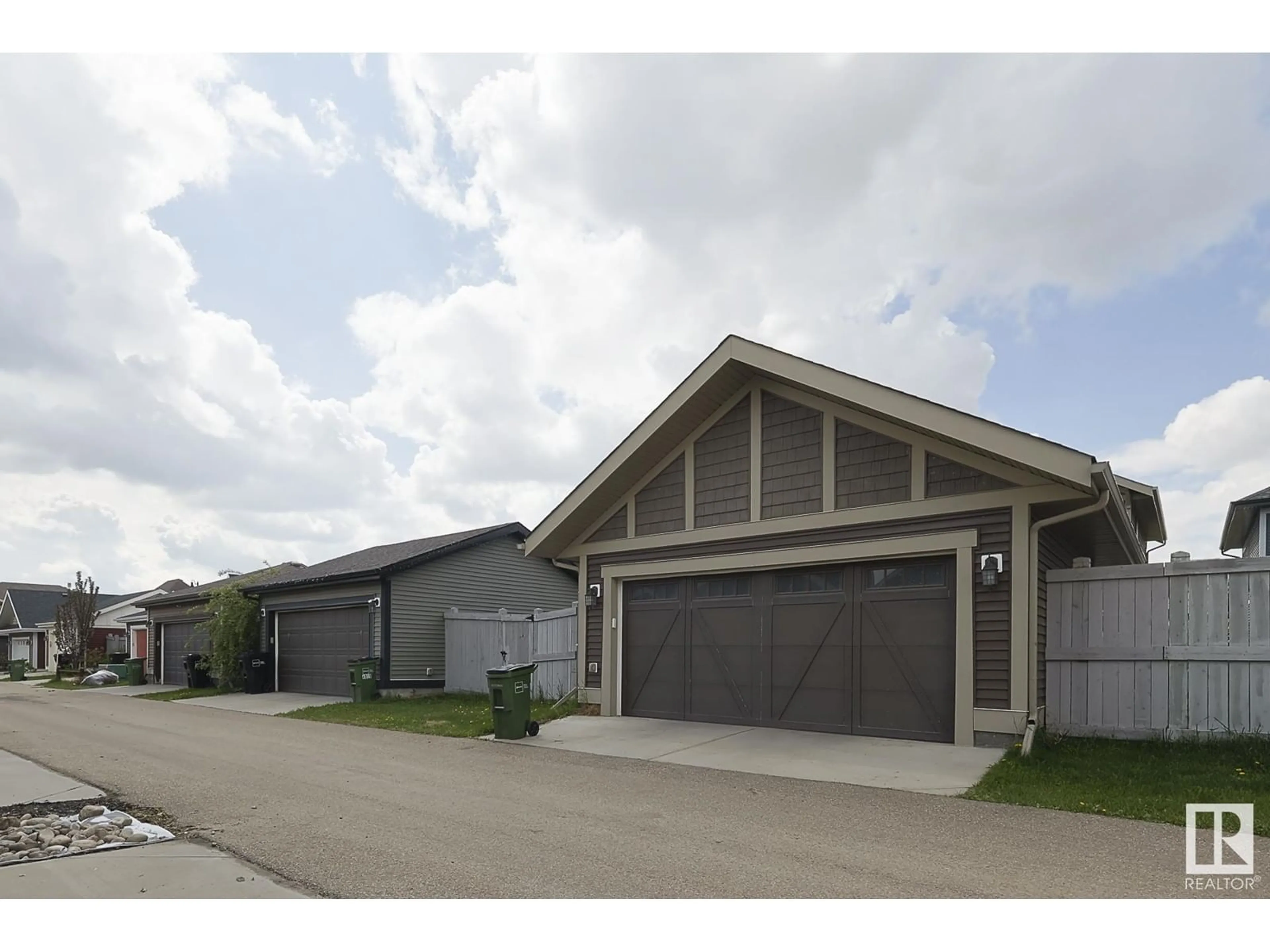 Indoor garage for 4057 MORRISON WY, Edmonton Alberta T5E6S3
