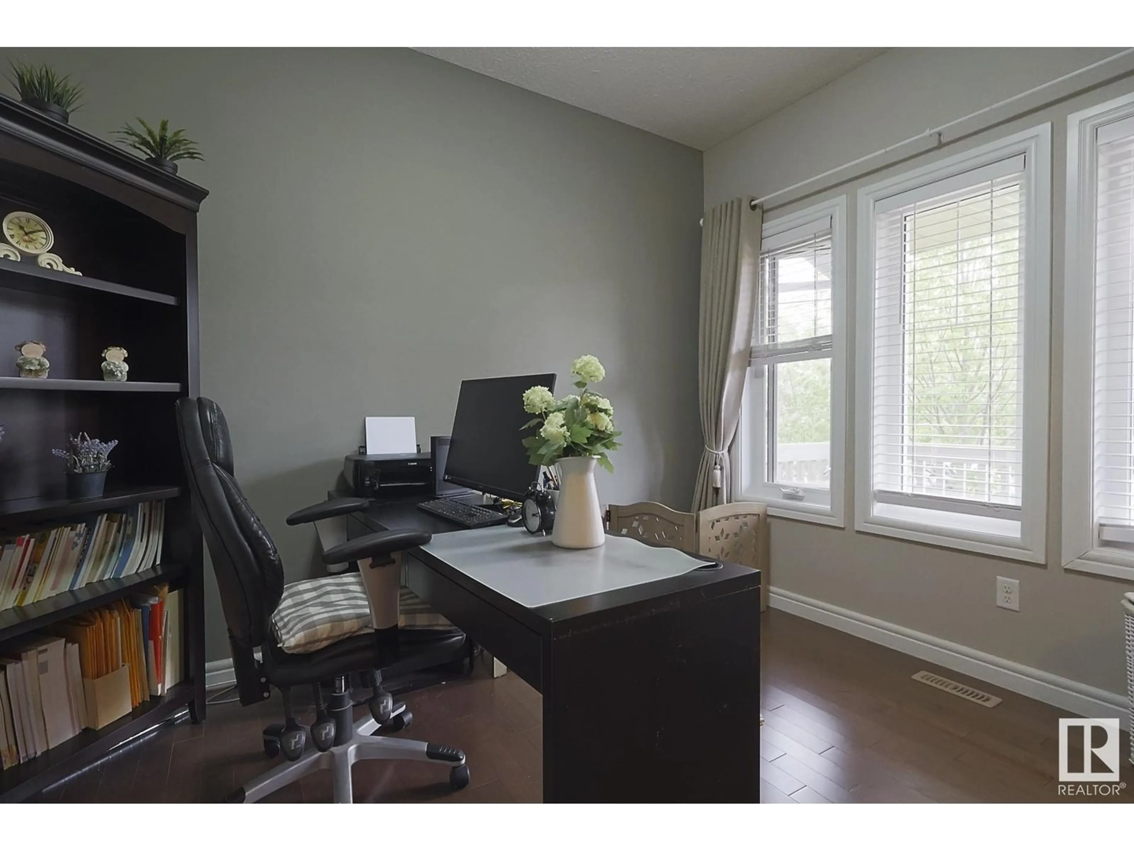 A pic of a room for 4057 MORRISON WY, Edmonton Alberta T5E6S3