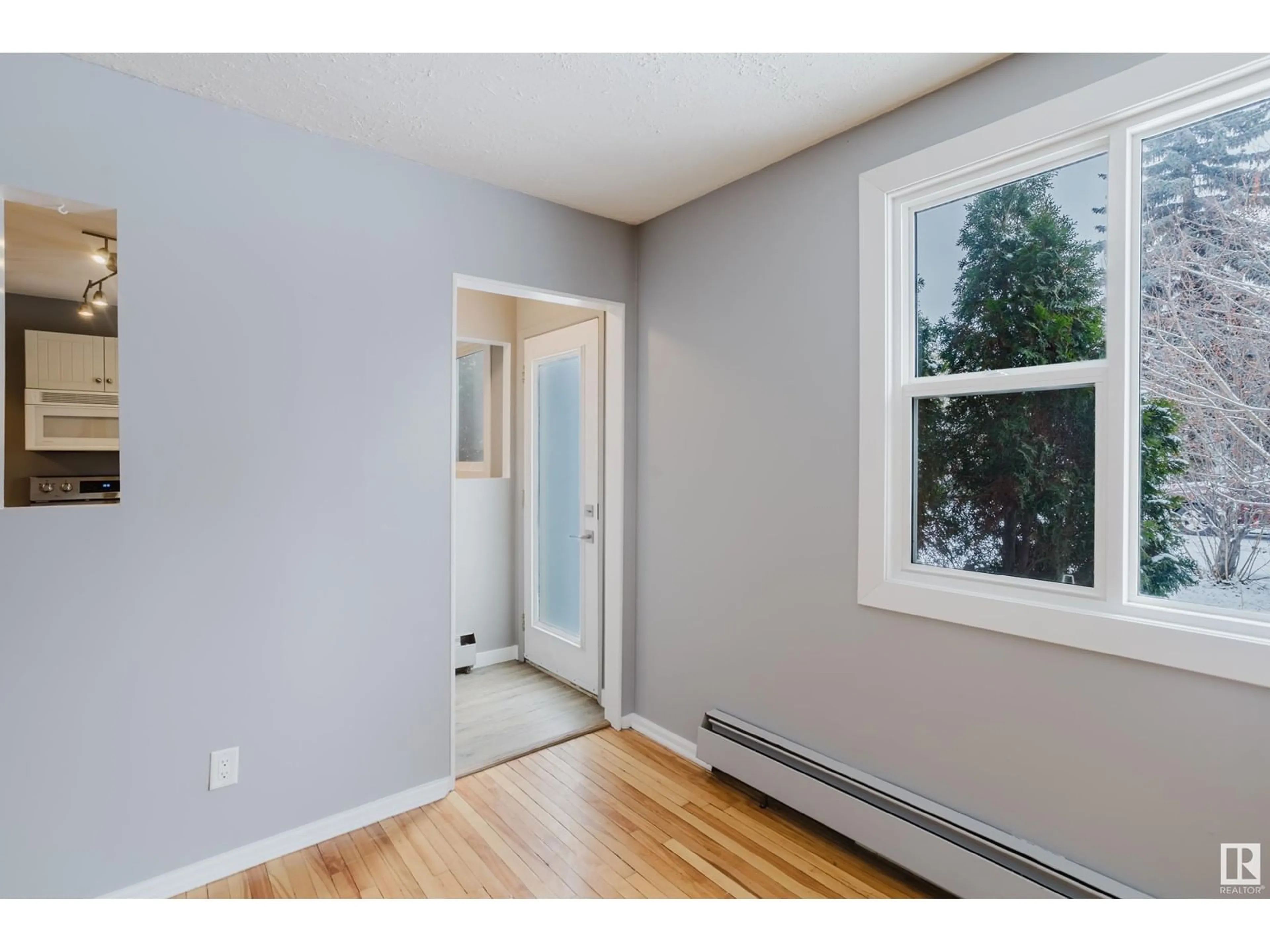 A pic of a room for 10673 62 AV, Edmonton Alberta T6H1M7
