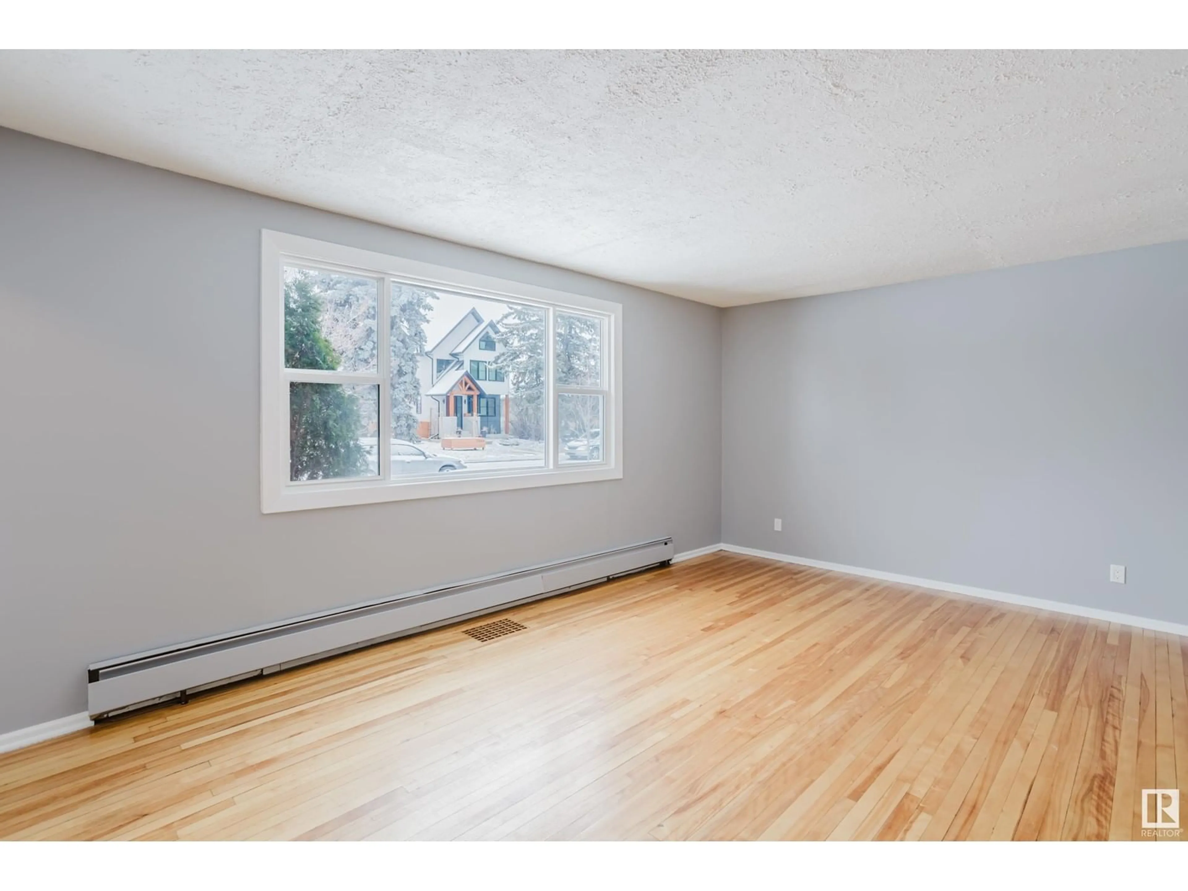 A pic of a room for 10673 62 AV, Edmonton Alberta T6H1M7