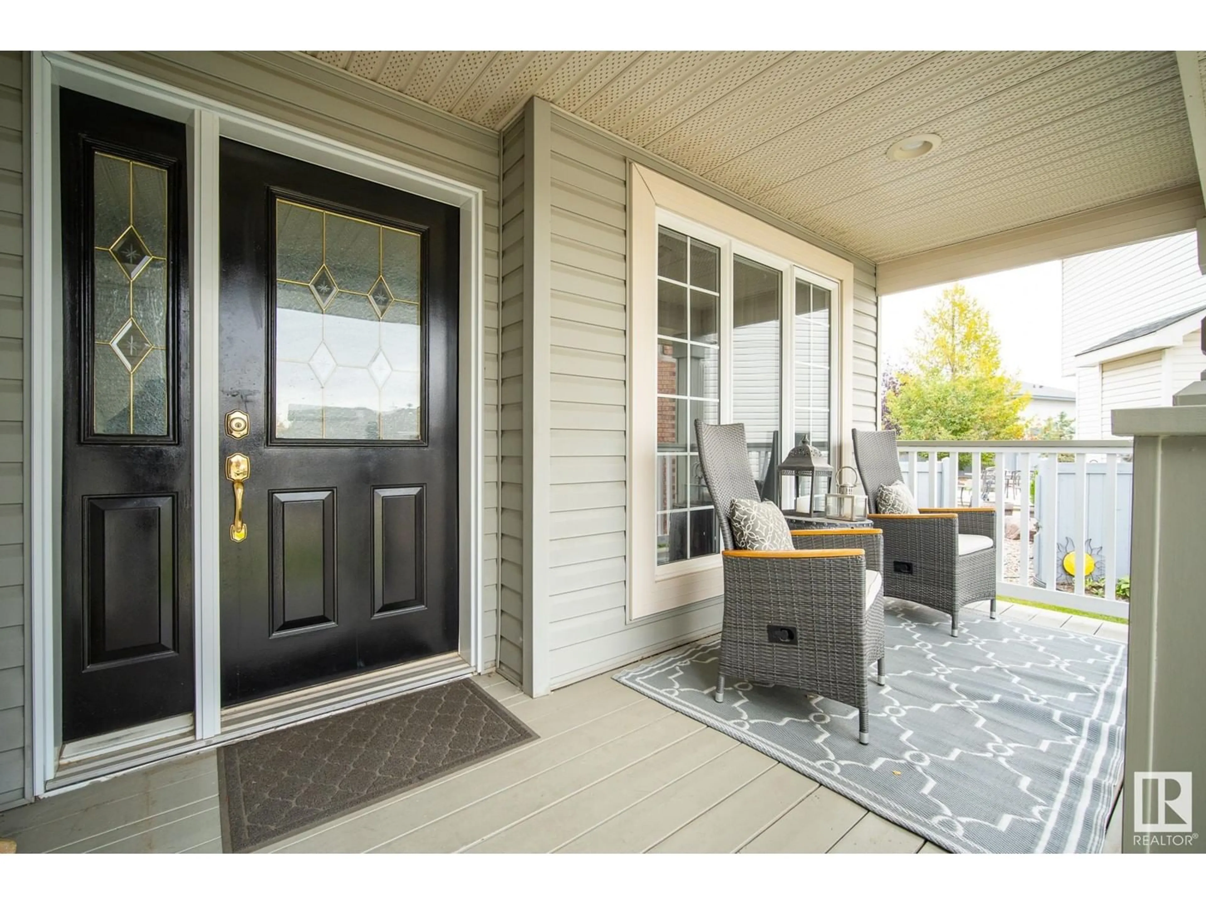 Indoor entryway for 26 HIGHLAND CO, Sherwood Park Alberta T8A6C5