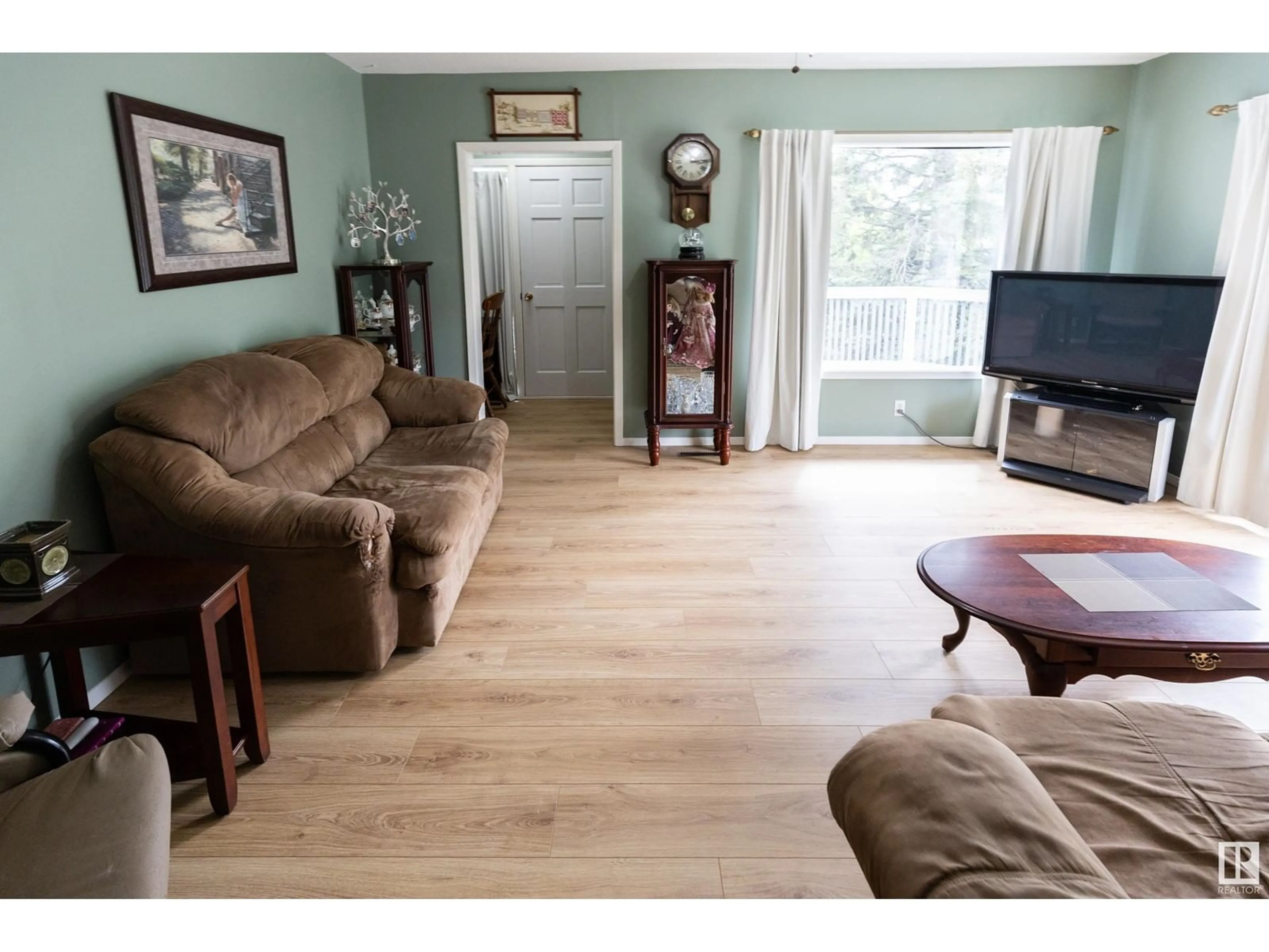 Living room with furniture, wood/laminate floor for 52307 - 25 RGE ROAD 213, Rural Strathcona County Alberta T8G1C1