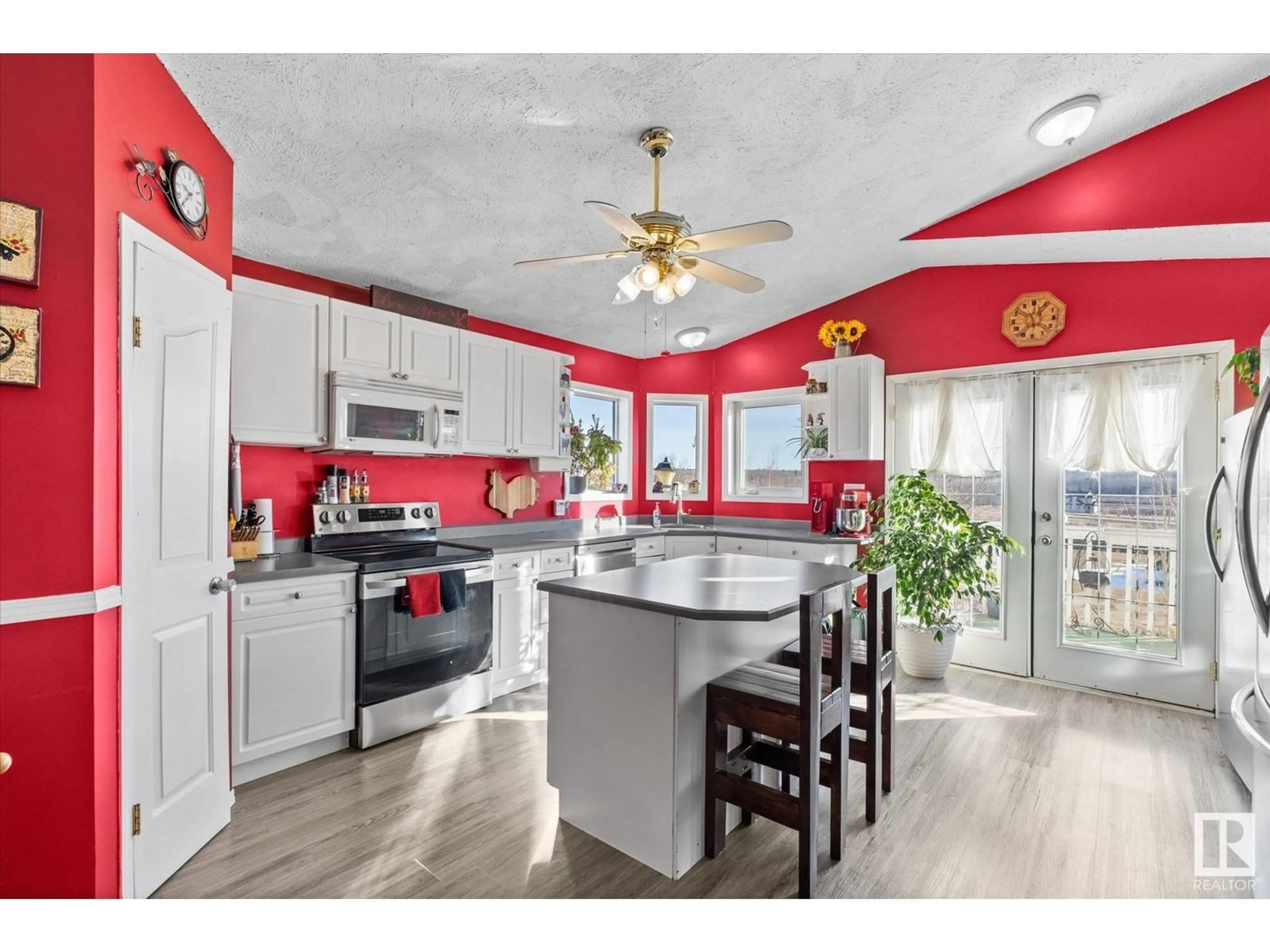 Open concept kitchen, unknown for 57126 - 66 RGE ROAD 233, Rural Sturgeon County Alberta T0A1N5