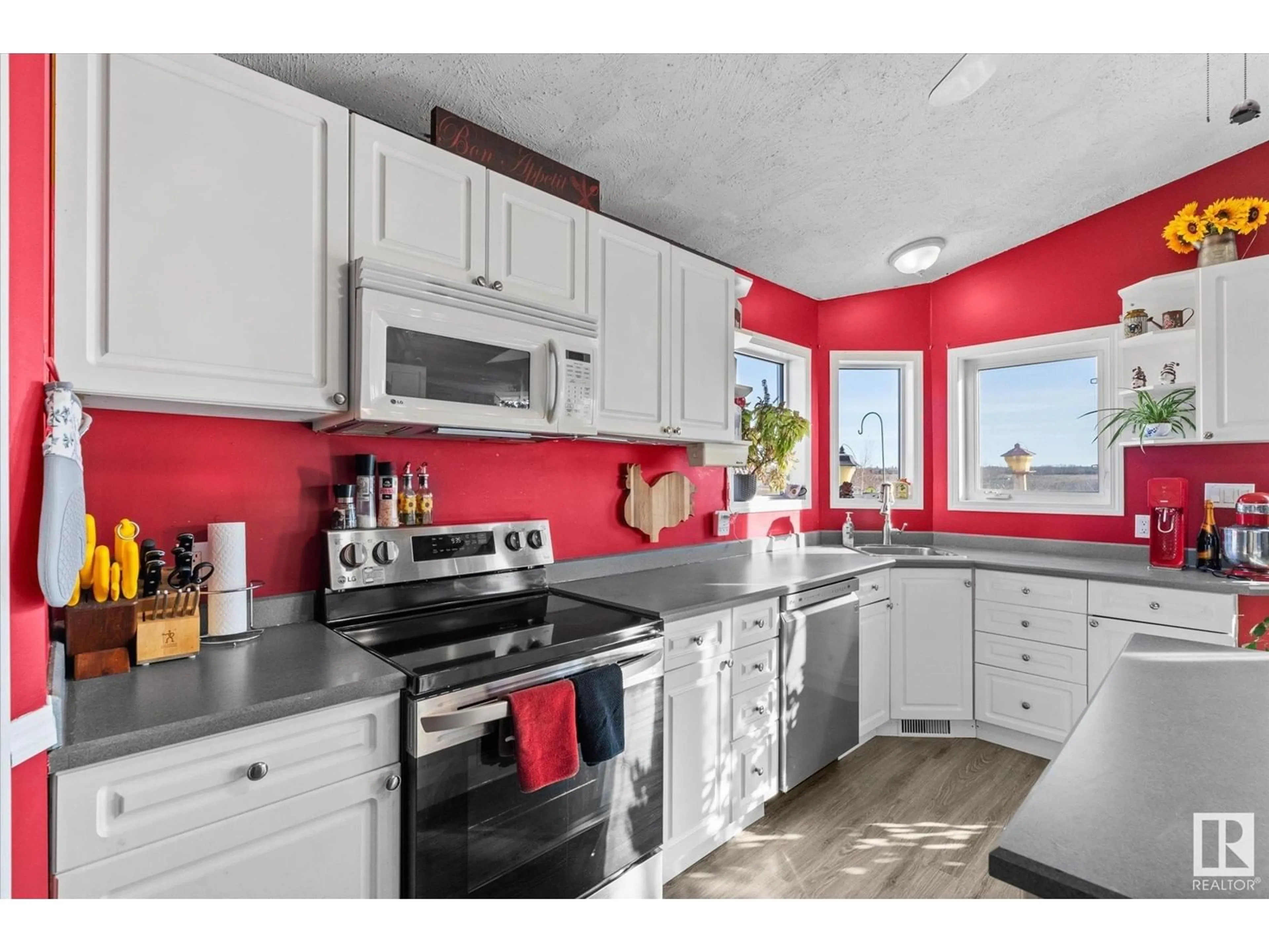 Open concept kitchen, unknown for 57126 - 66 RGE ROAD 233, Rural Sturgeon County Alberta T0A1N5