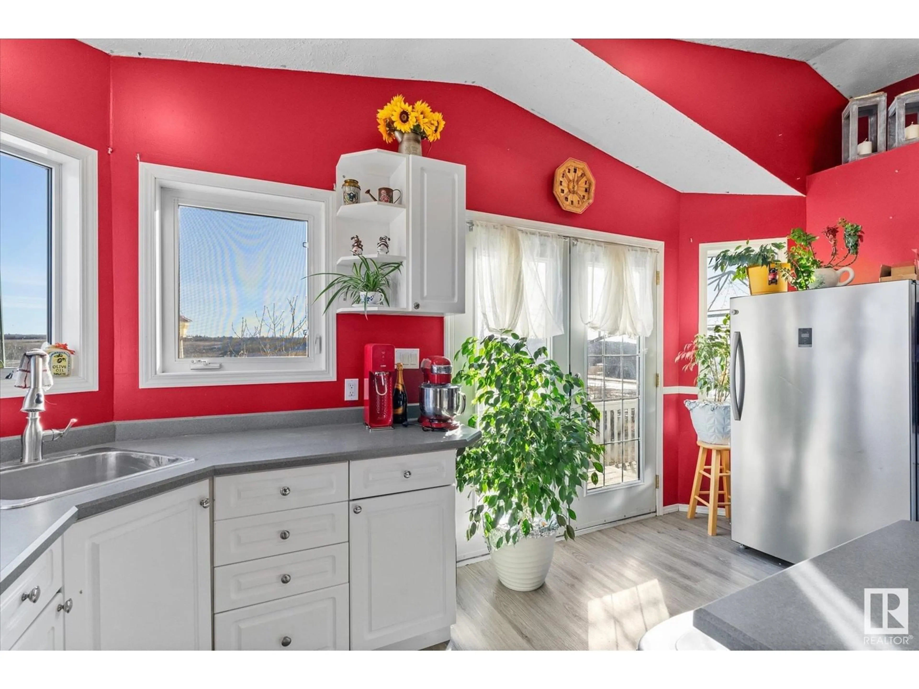 Open concept kitchen, unknown for 57126 - 66 RGE ROAD 233, Rural Sturgeon County Alberta T0A1N5