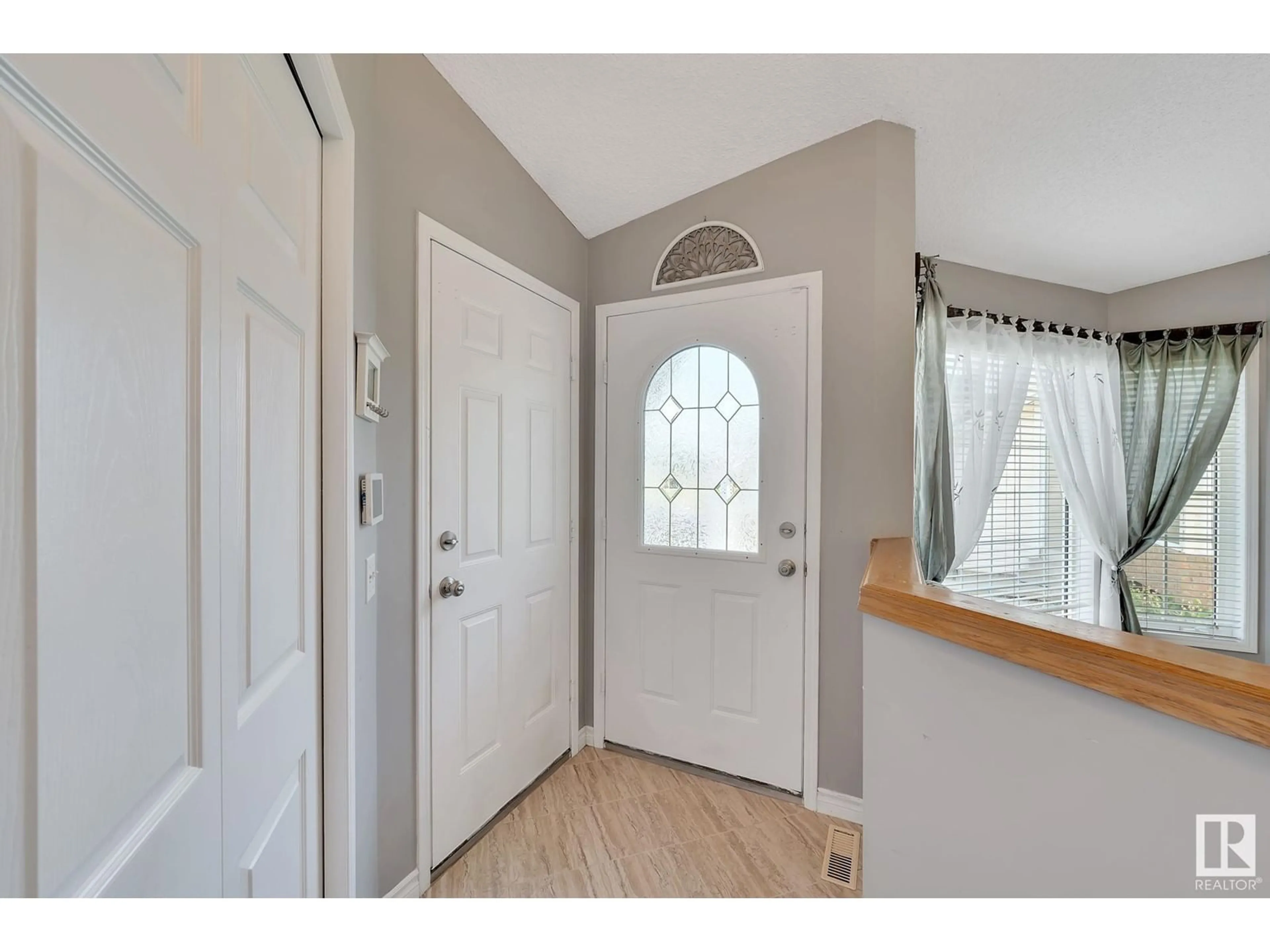 Indoor entryway for NW - 6011 159 AV, Edmonton Alberta T5Y2P4