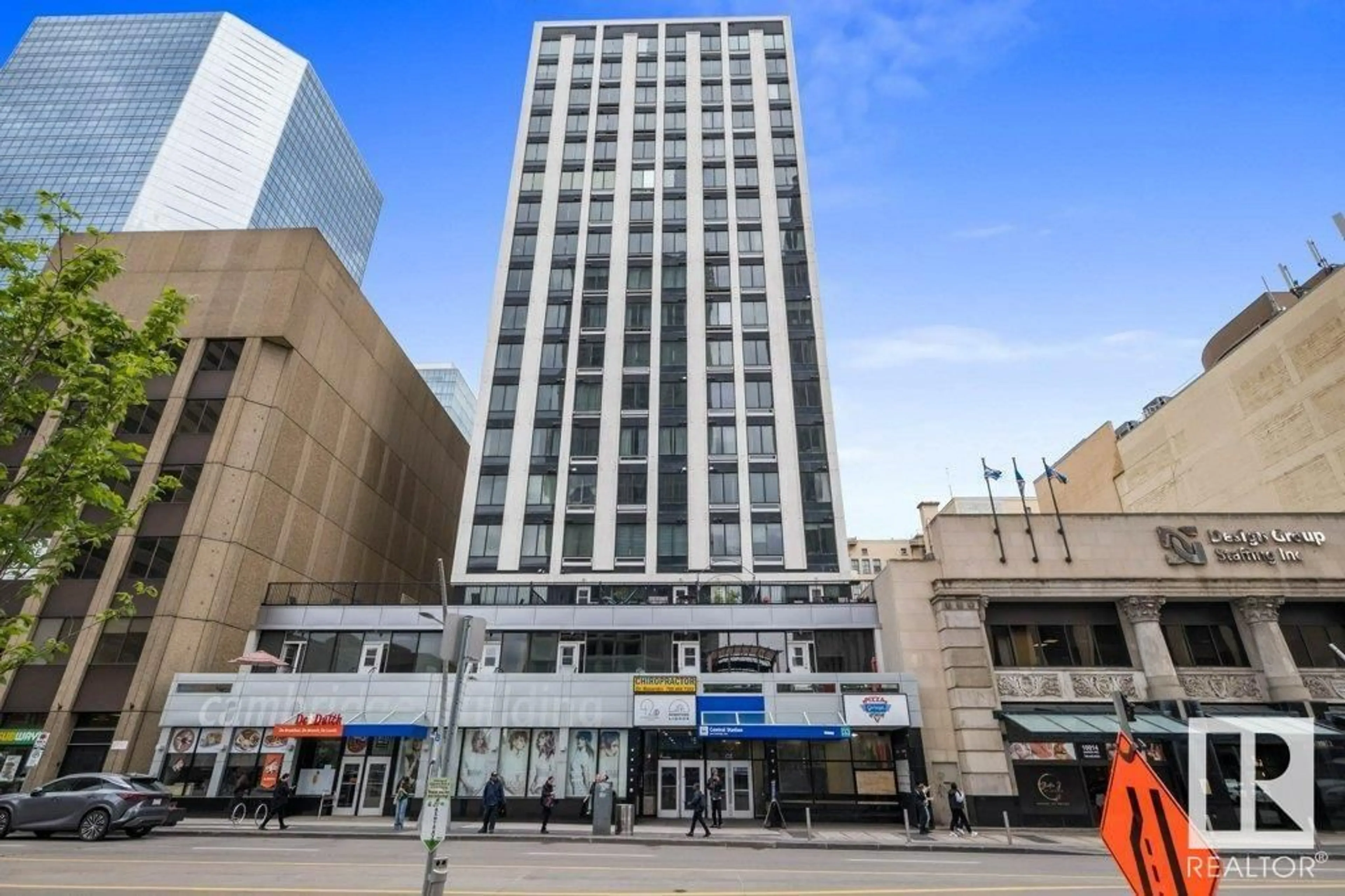 Indoor foyer for 10024 - 809 JASPER AV, Edmonton Alberta T5J1R9