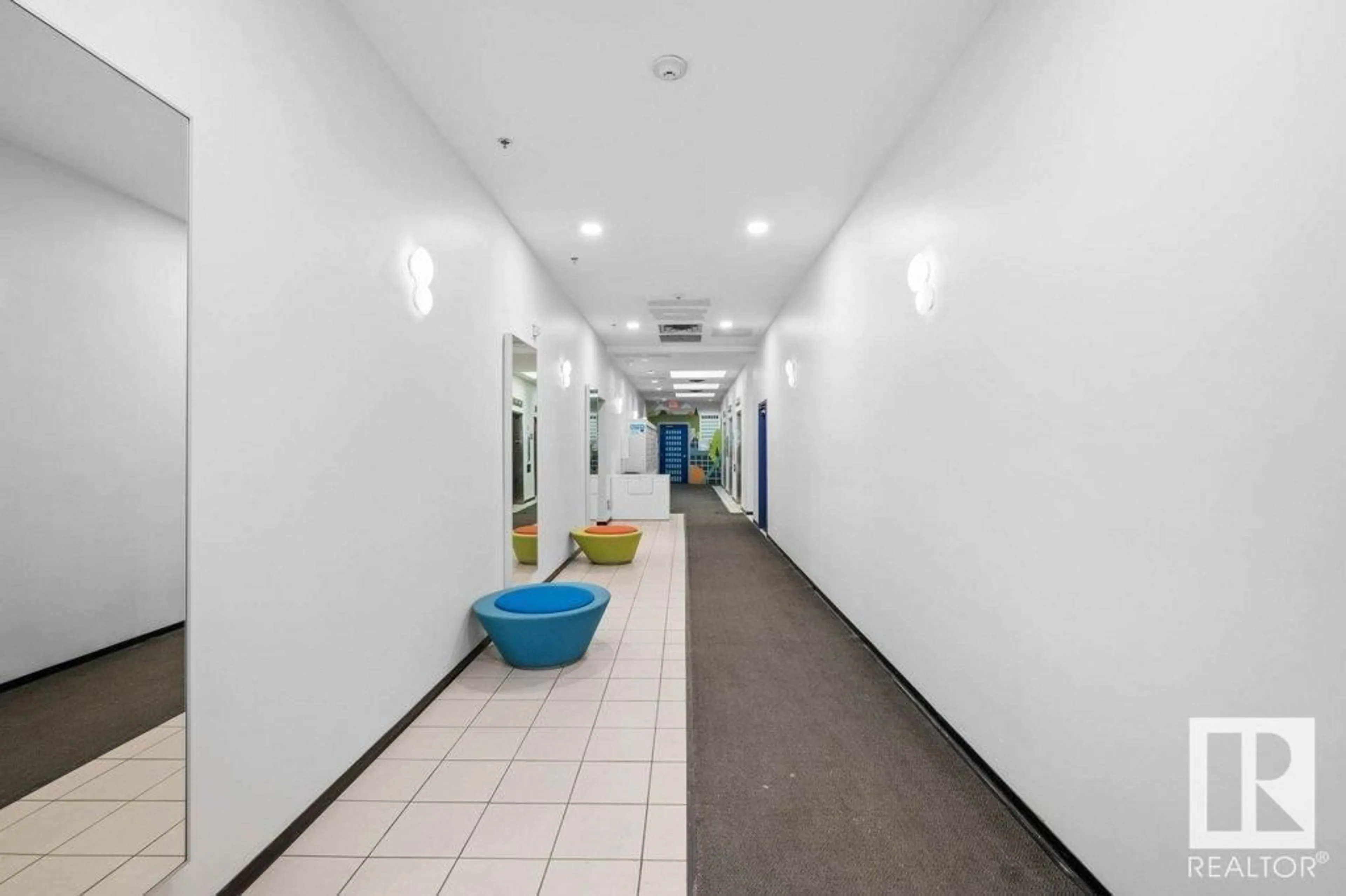 Indoor foyer for 10024 - 809 JASPER AV, Edmonton Alberta T5J1R9