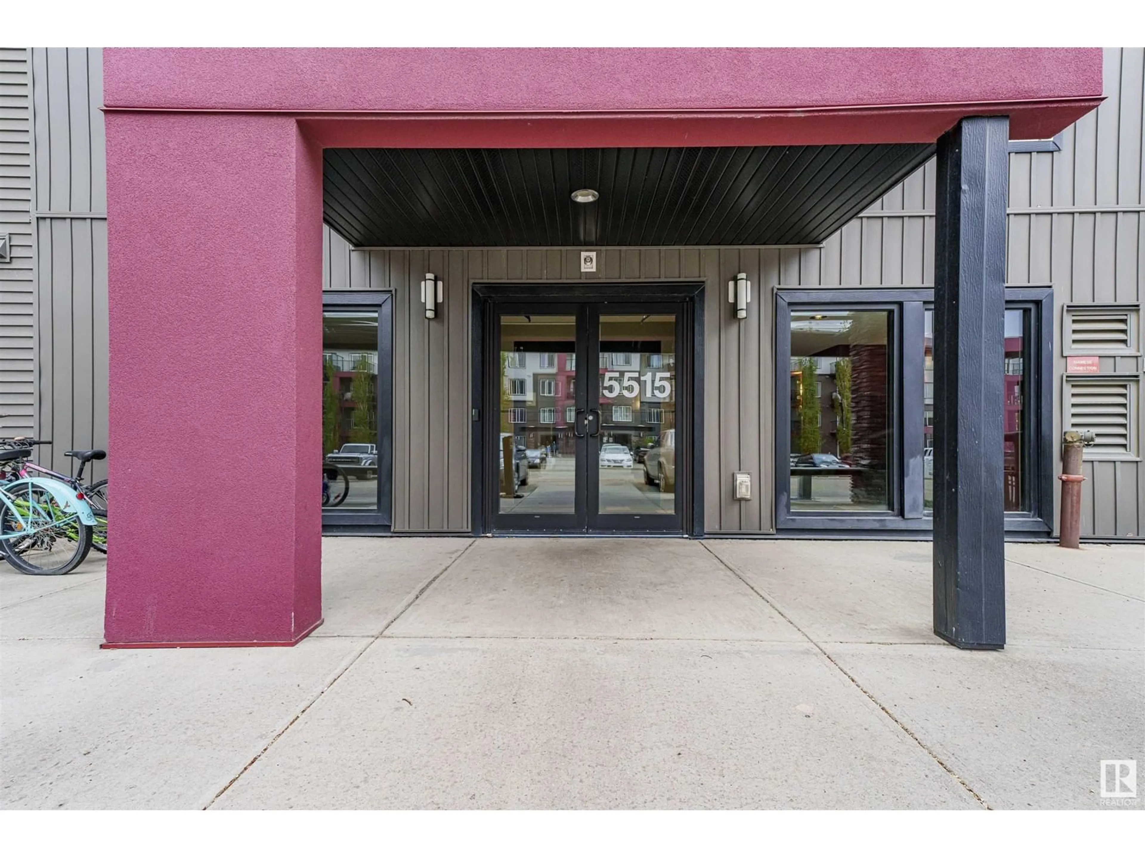 Indoor foyer for #134 - 5515 7 AV, Edmonton Alberta T6X2A8