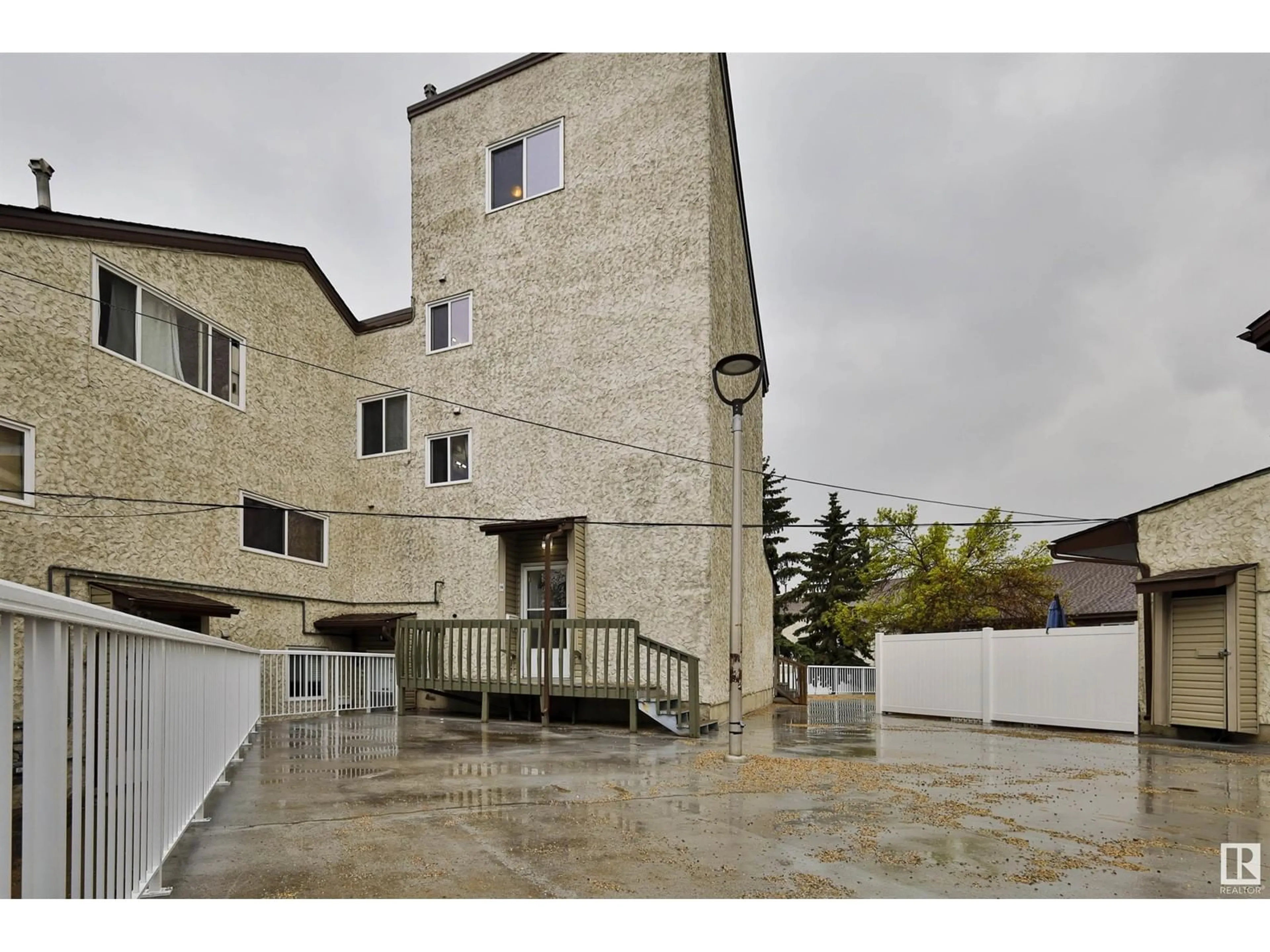 Patio, building for 11A MEADOWLARK VG, Edmonton Alberta T4R5X3