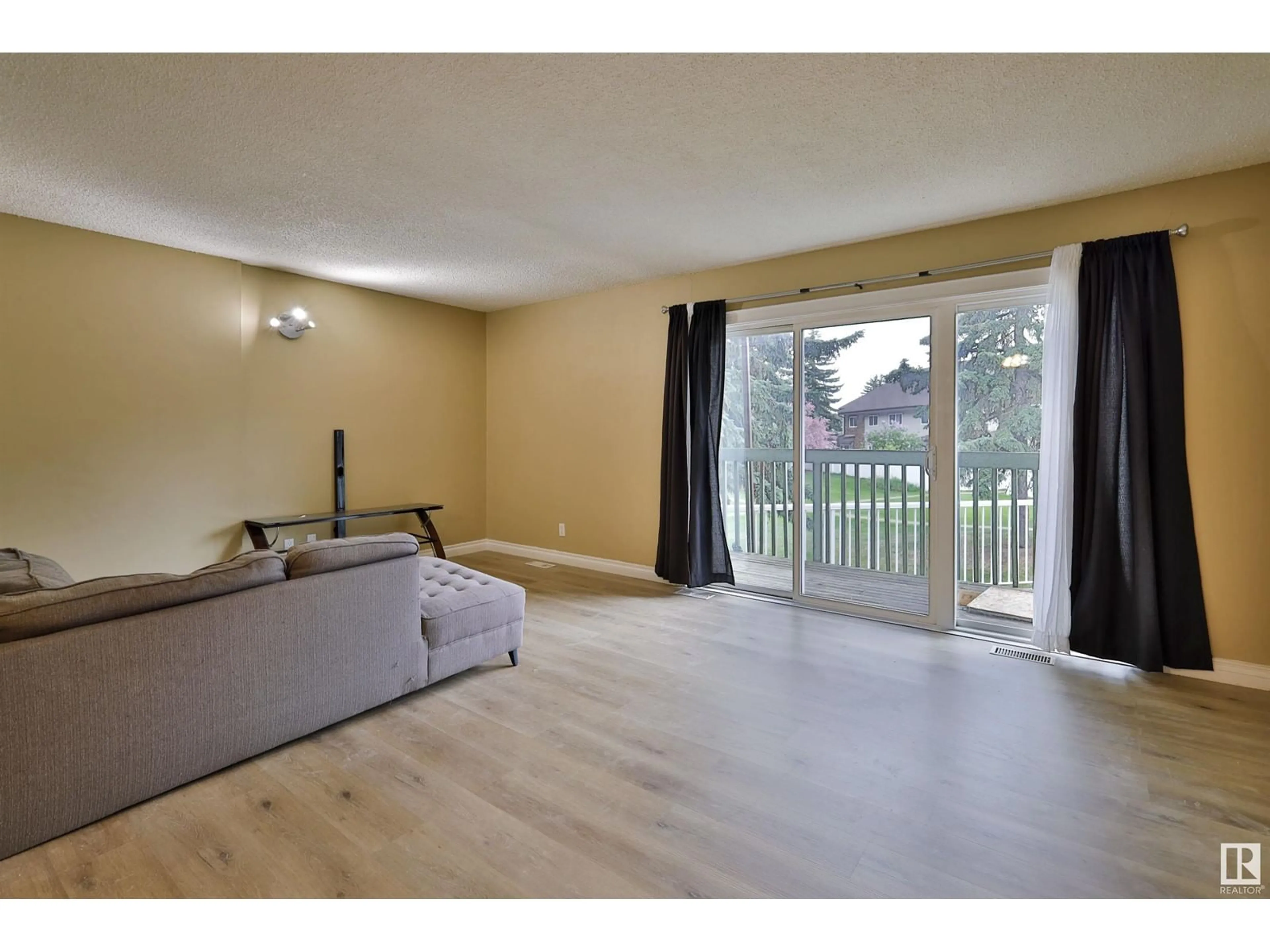 Unknown for 11A MEADOWLARK VG, Edmonton Alberta T4R5X3