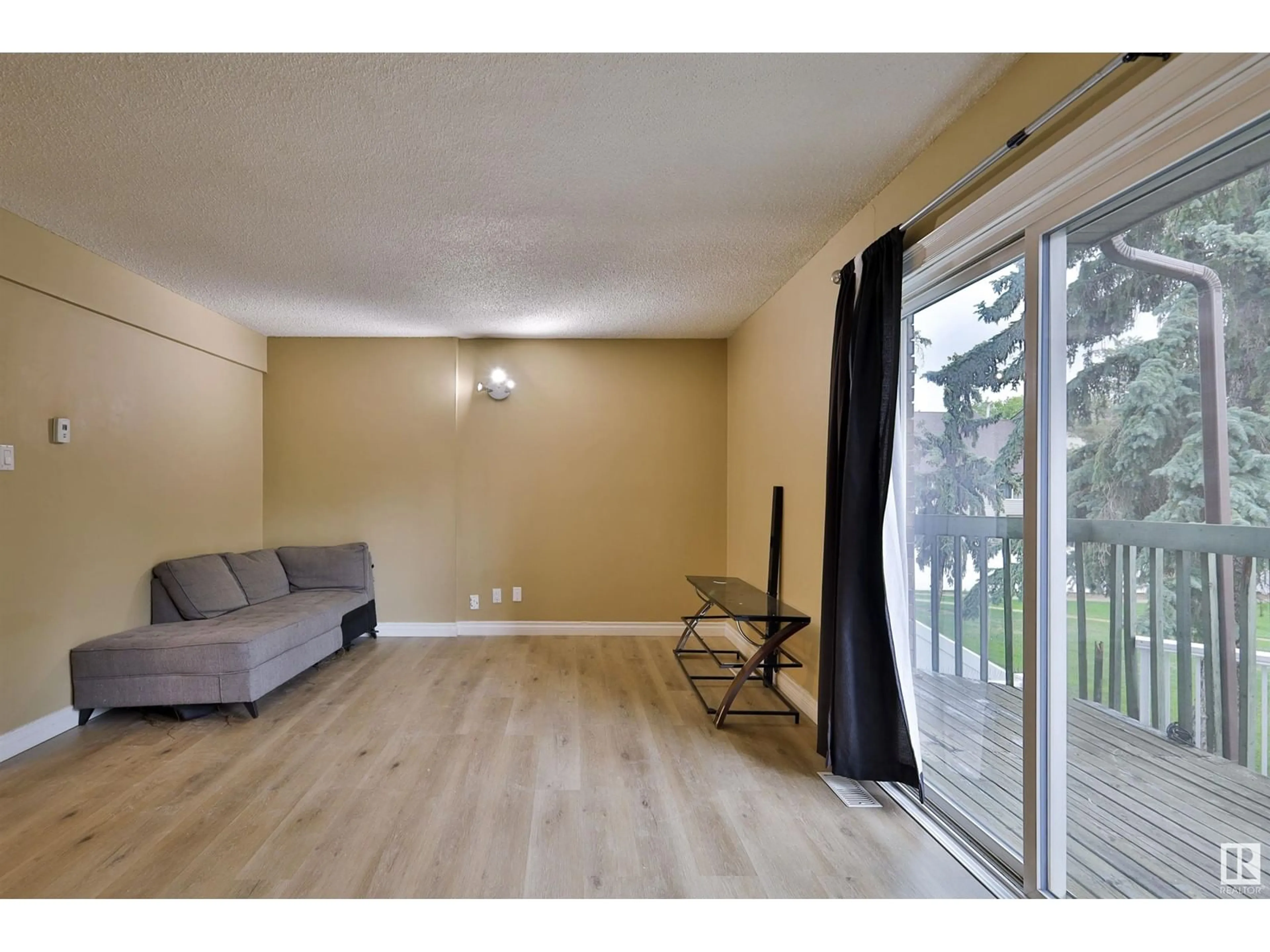 Unknown for 11A MEADOWLARK VG, Edmonton Alberta T4R5X3