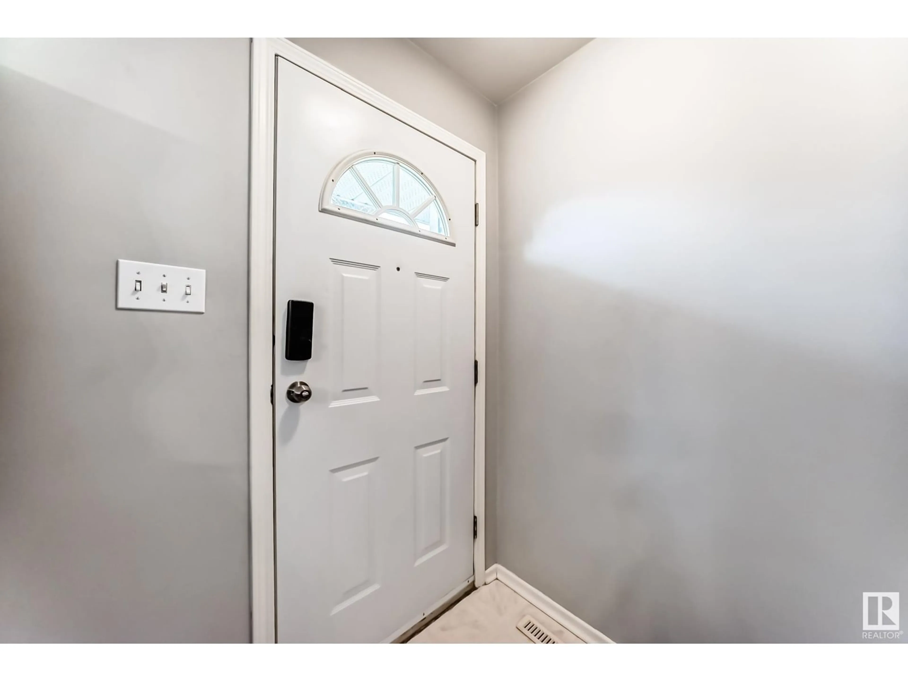 Indoor entryway for 12823 95A ST, Edmonton Alberta T5E3Z8